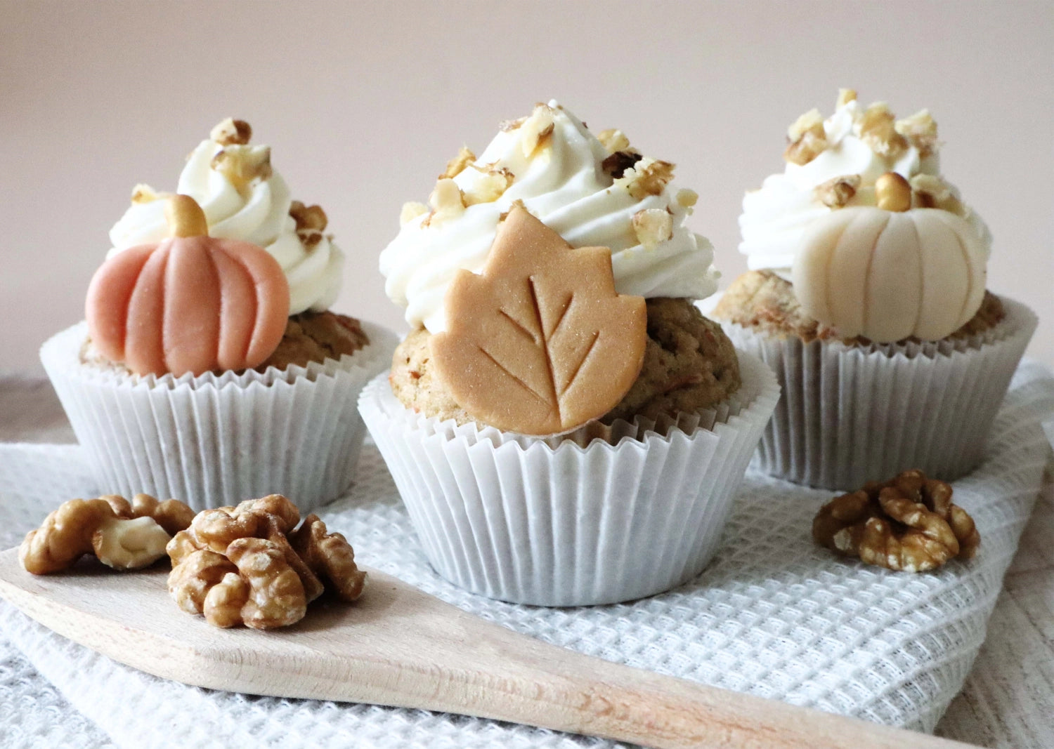 Bunte Marzipandekor-Elemente für den Herbst, 23g, ideal zum Verzieren von Backwaren und Desserts, von Scrap Cooking.