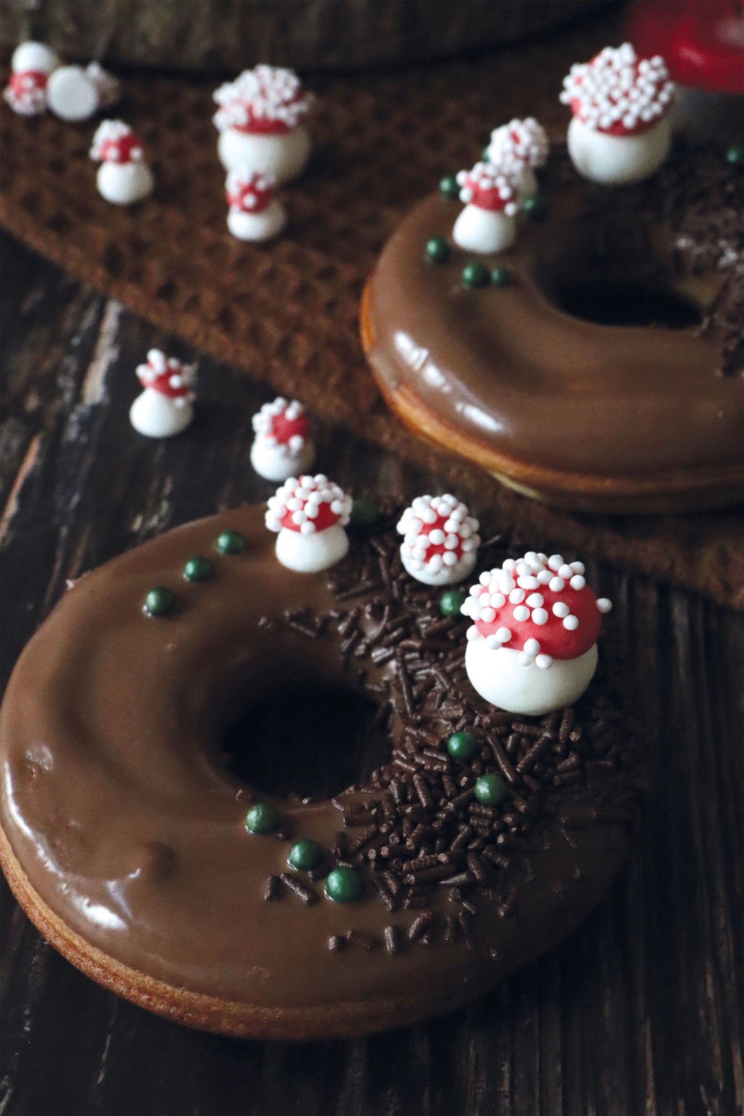 Bunte Zuckerstreusel in Pilzform, ideal zum Dekorieren von Kuchen und Desserts, 25g Packung von Scrap Cooking.