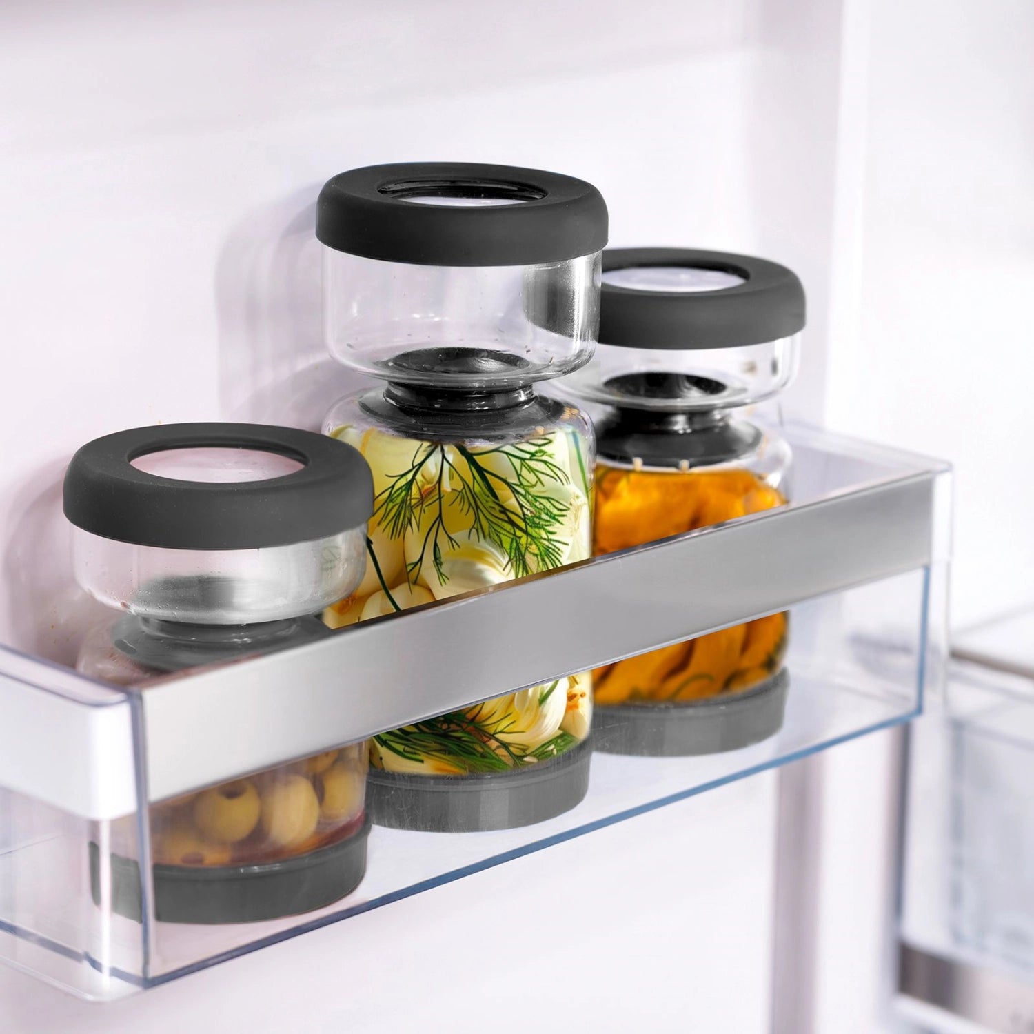 Praktisches 750 ml Abtropfglas von Westmark, ideal für die Aufbewahrung und Abtropfung von Lebensmitteln, robust und stilvoll.