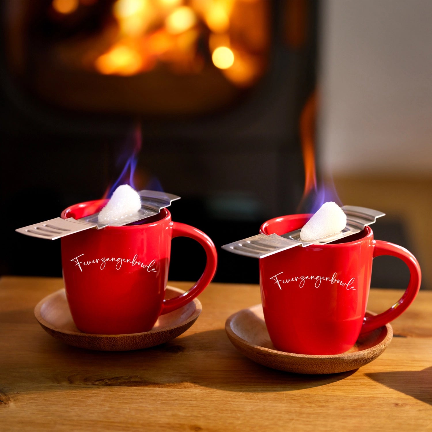 Set aus 4 stilvollen Zuckerzangen für die traditionelle Feuerzangenbowle. Ideal für Buffets, vereint praktischen Nutzen mit elegantem Design.