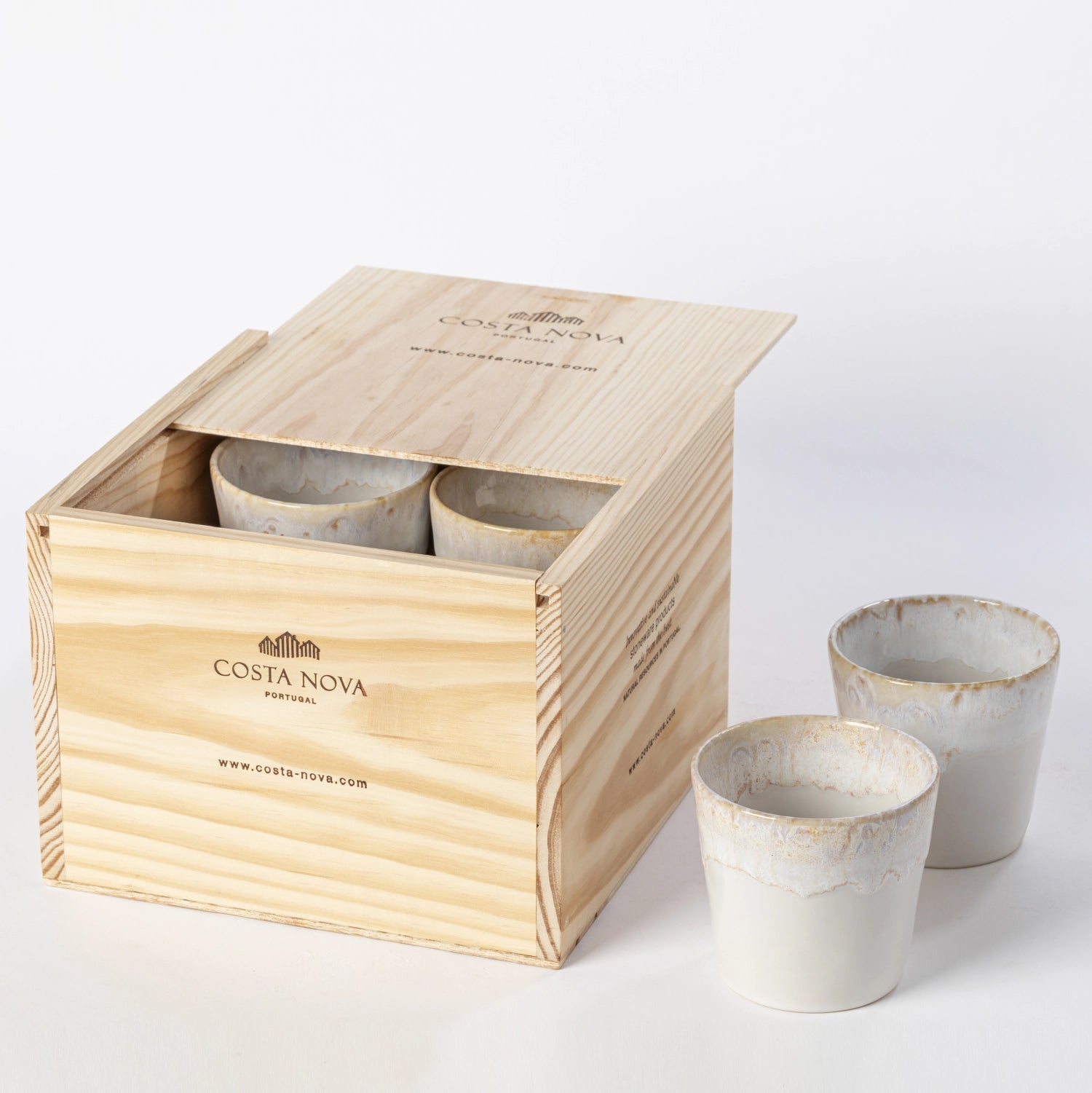 Elegantes 8er Set Grespresso Kaffeetassen in Weiß, ideal für Kaffeeliebhaber, stilvoll verpackt in einer Geschenkbox von Costa Nova.