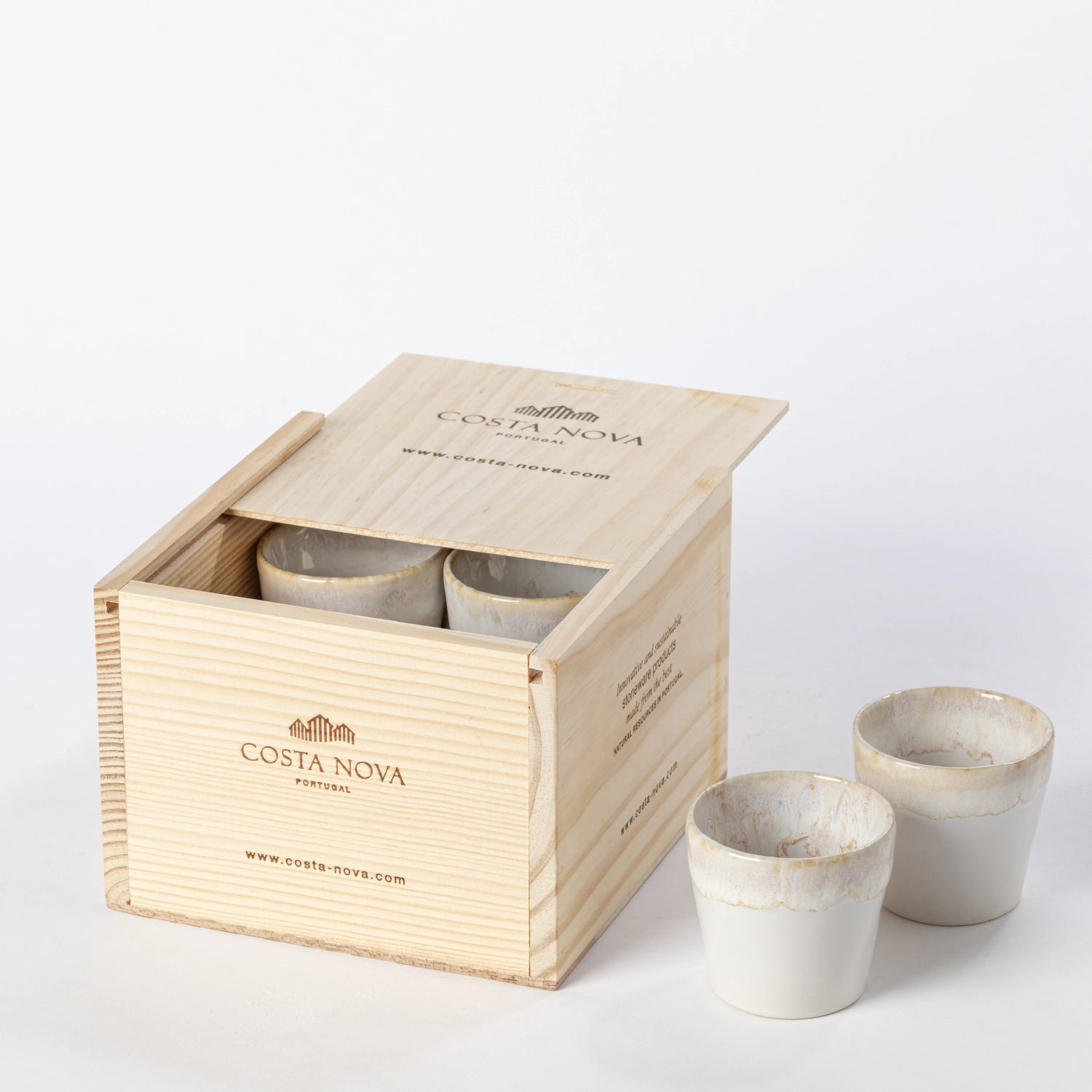 Elegantes 8er Set Espressotassen in Weiß, ideal für Kaffeeliebhaber. Hochwertige Verarbeitung von Costa Nova, perfekt als Geschenk.