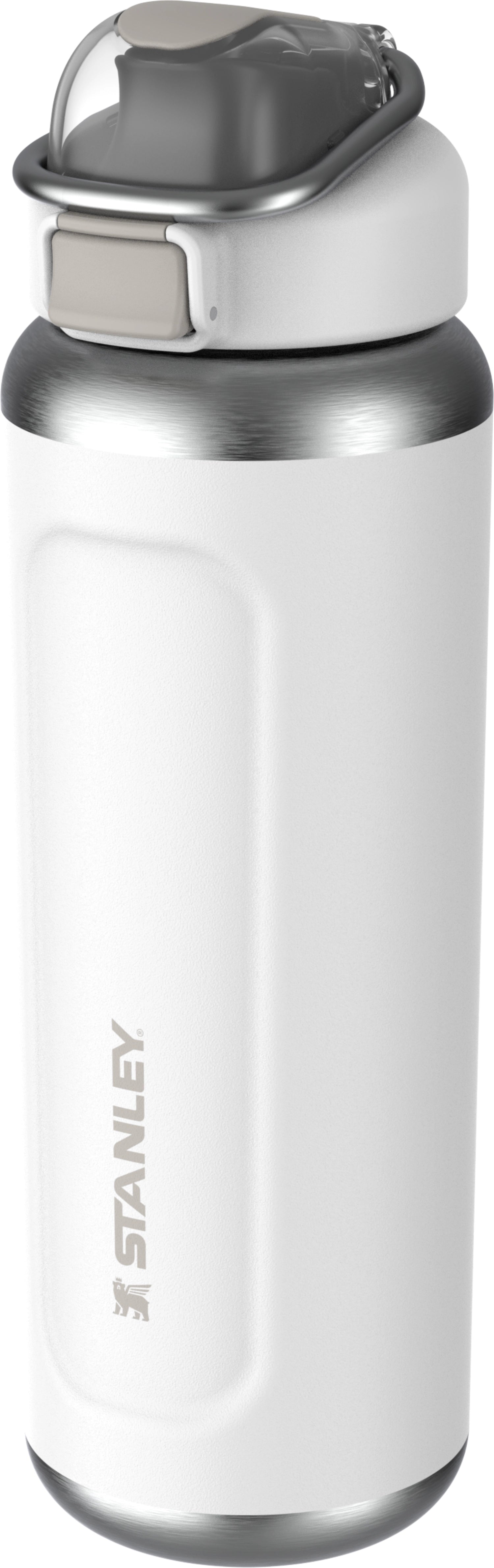 Stilvolle 0.7l Wellspring Flasche in frostigem Weiß von Stanley, perfekt für aktive Lebensstile und unterwegs. Robust und funktional.