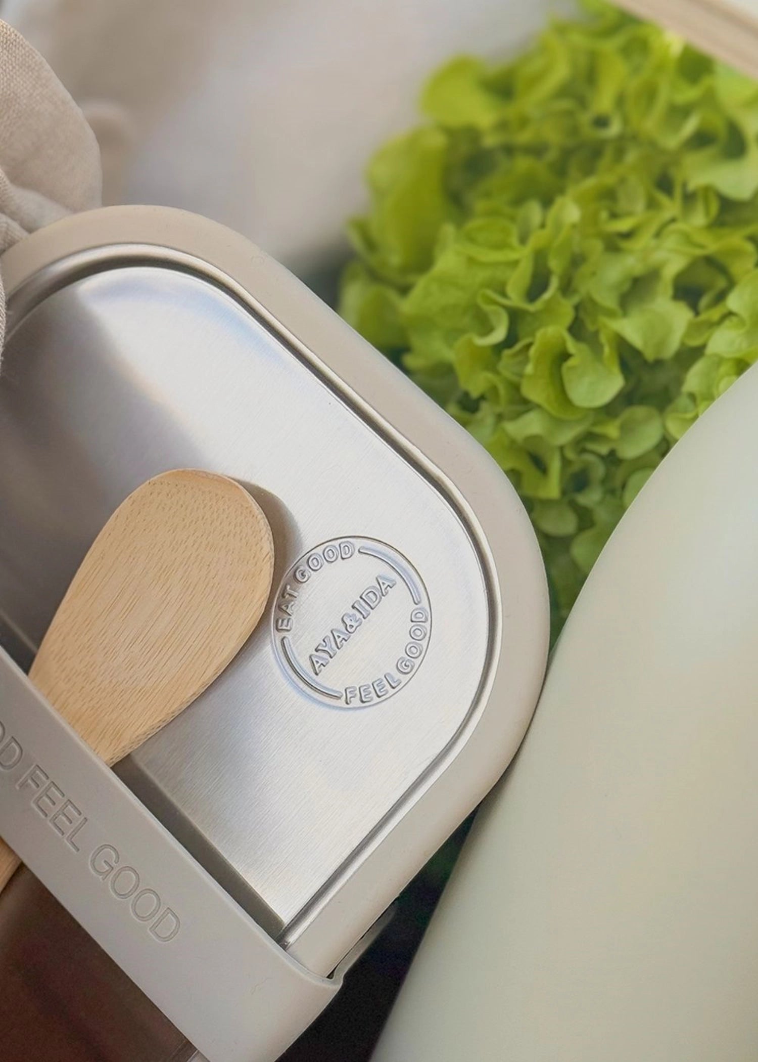 Elegante Lunchbox in sanftem Cremebeige, 1000ml, von AYA&IDA – ideal für frische Mahlzeiten und Snacks für unterwegs.