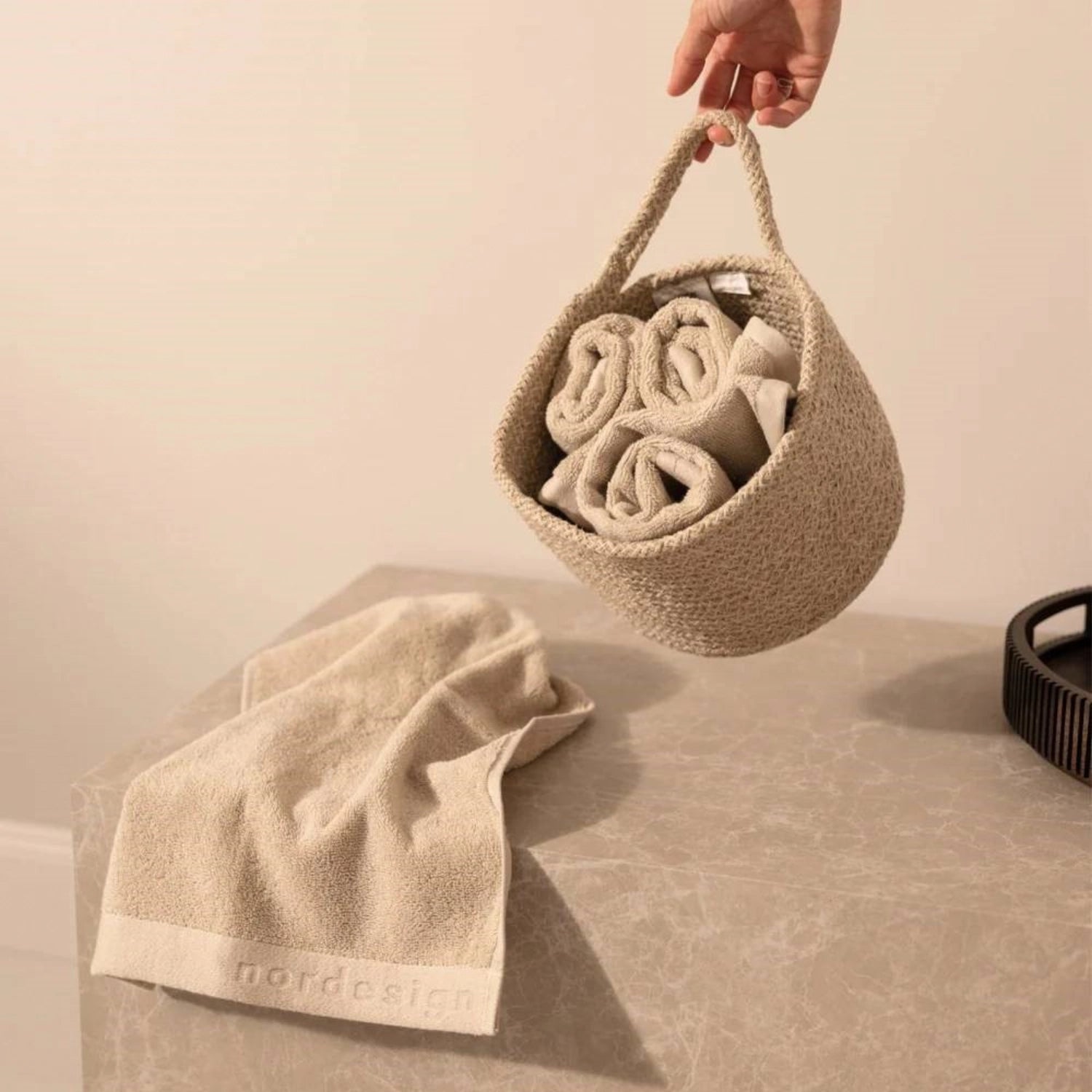 Beige Gästetuch 30x50cm von Nordesign, ideal für Gäste, weich und saugfähig, perfekt für jedes Badezimmer. Elegantes Design für stilvolle Akzente.