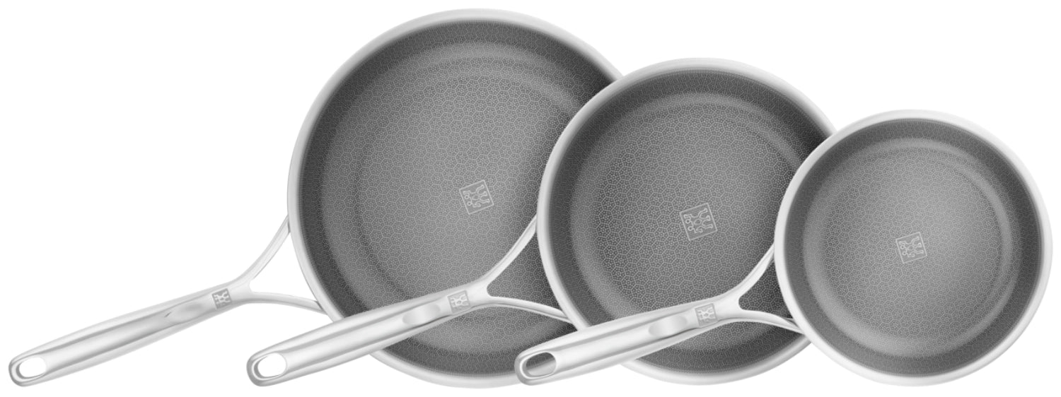 Hochwertiges 3-teiliges Bratpfannenset von Zwilling in Silber, bestehend aus 20, 24 und 28 cm Pfannen, ideal für vielseitiges Kochen.