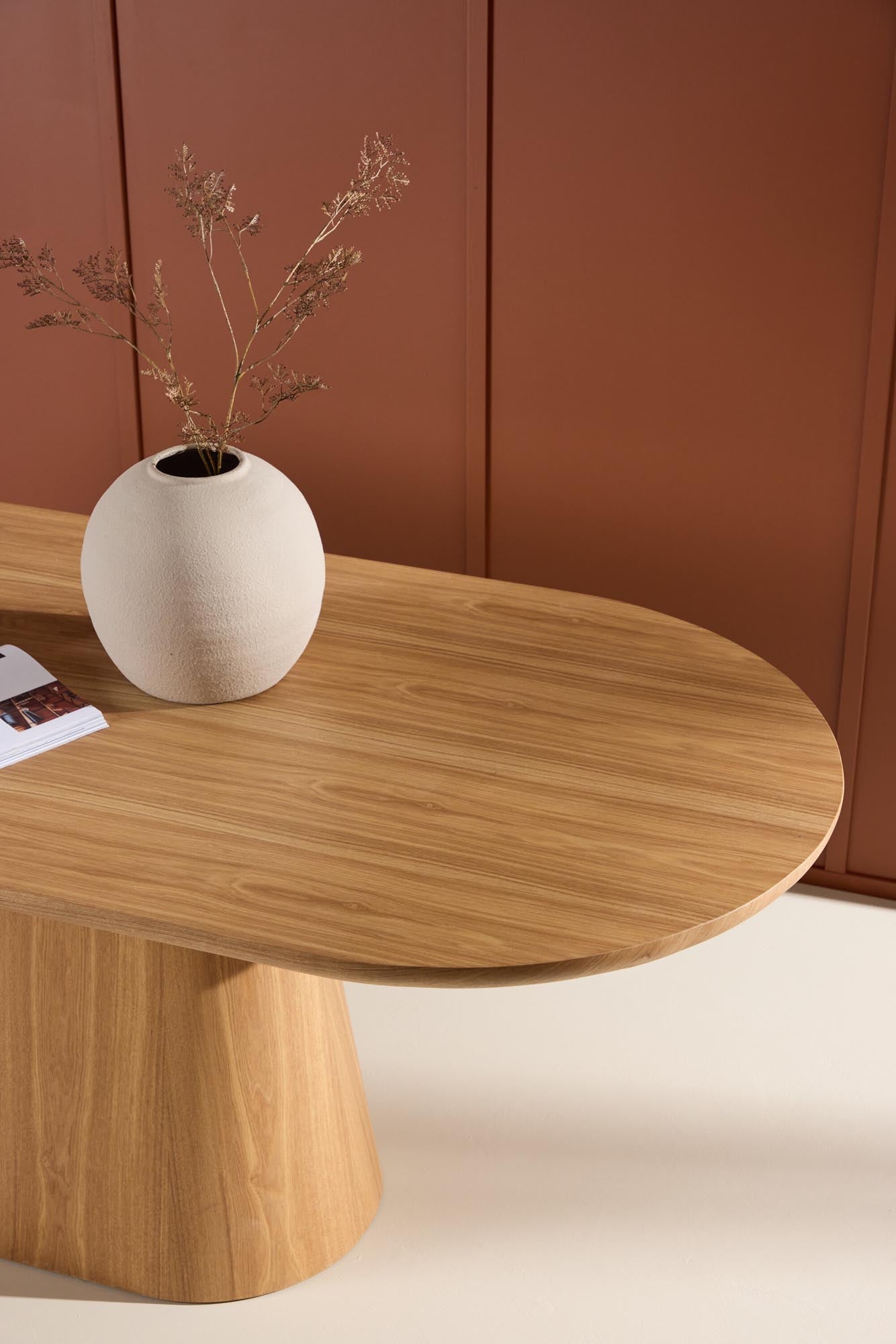 Eleganter ovaler Esstisch Stjärnö von Venture Home, ideal für gesellige Runden und stilvolle Einrichtung, vereint Funktionalität und Ästhetik.