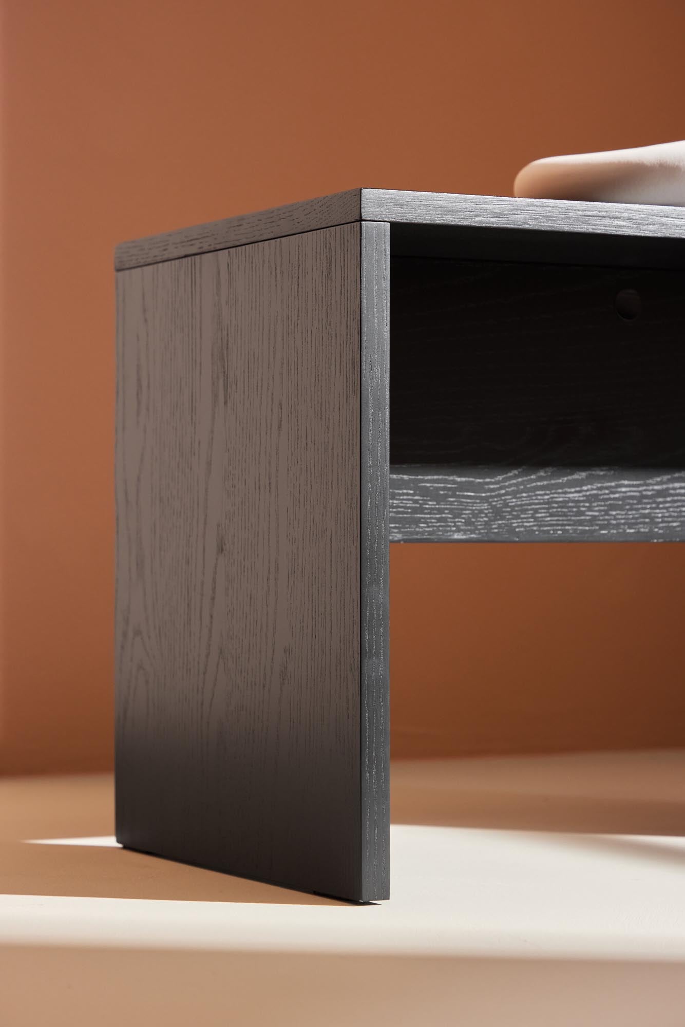 Eleganter Juni Sofatisch von Venture Home, perfekt für stilvolle Akzente im Wohnbereich, kombiniert Funktionalität mit modernem Flair.