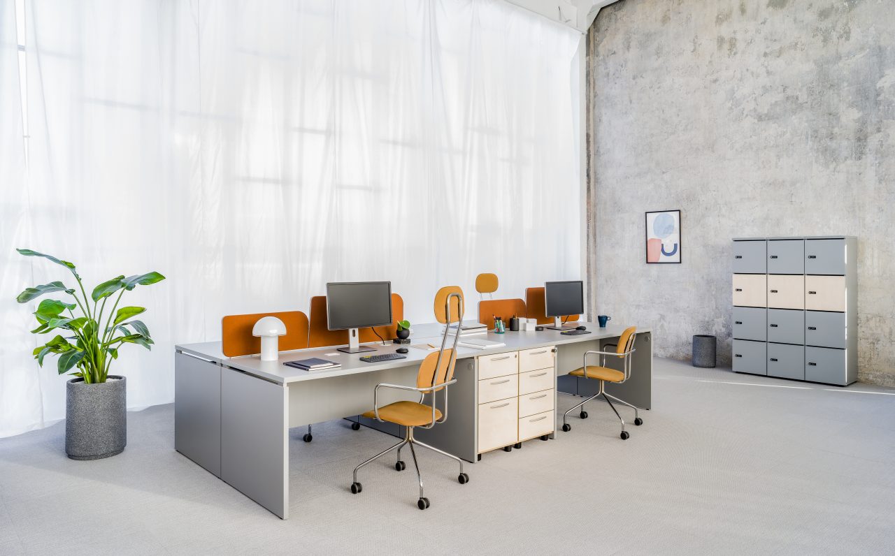 Basic KT874 - Standcontainer in Schwarz präsentiert im Onlineshop von KAQTU Design AG. Korpus ist von Mdd