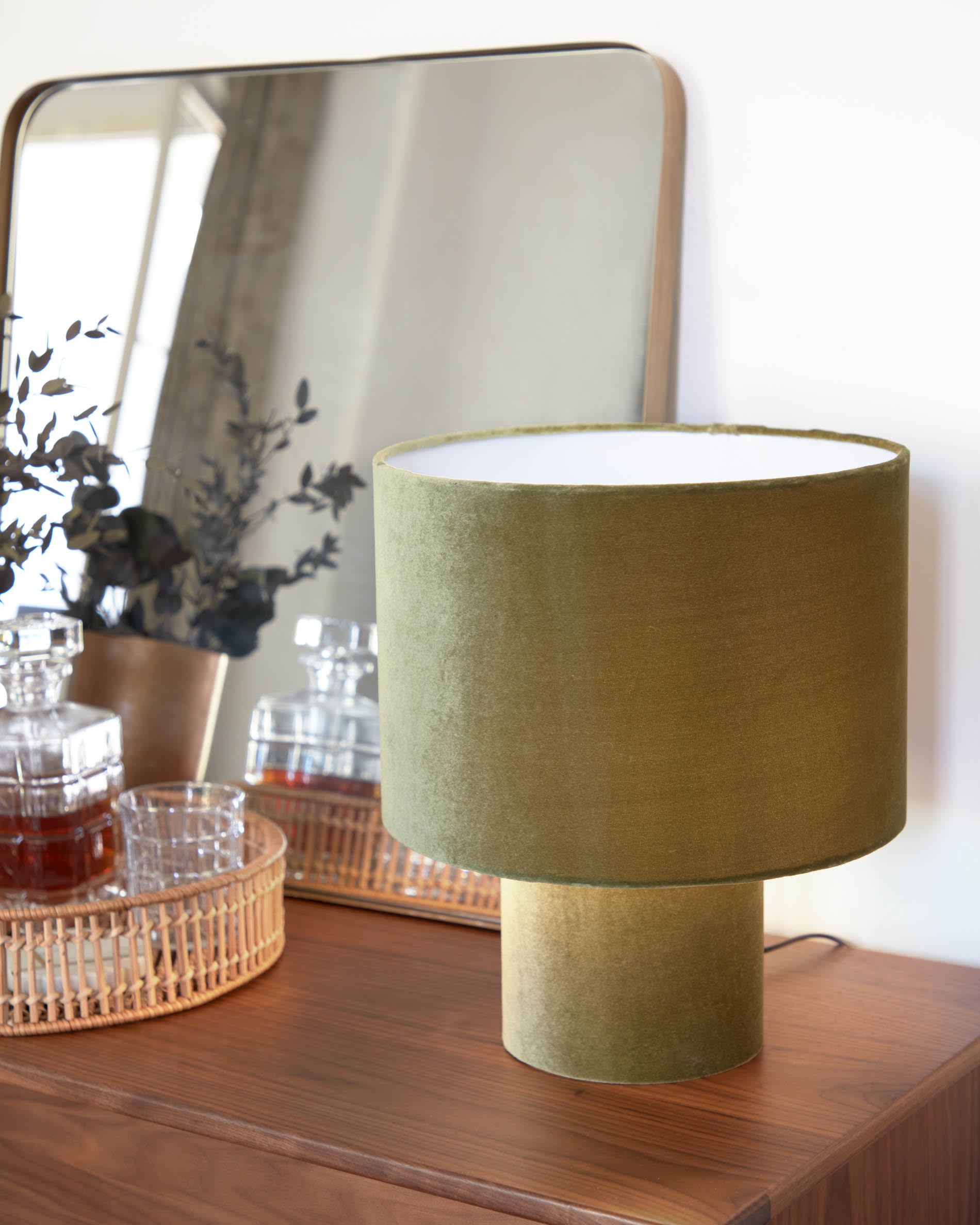 Eleganter Marco Spiegel 60x60 cm in goldener Ausführung von Kave Home, ideal für stilvolle und zeitgemässe Wohnräume.