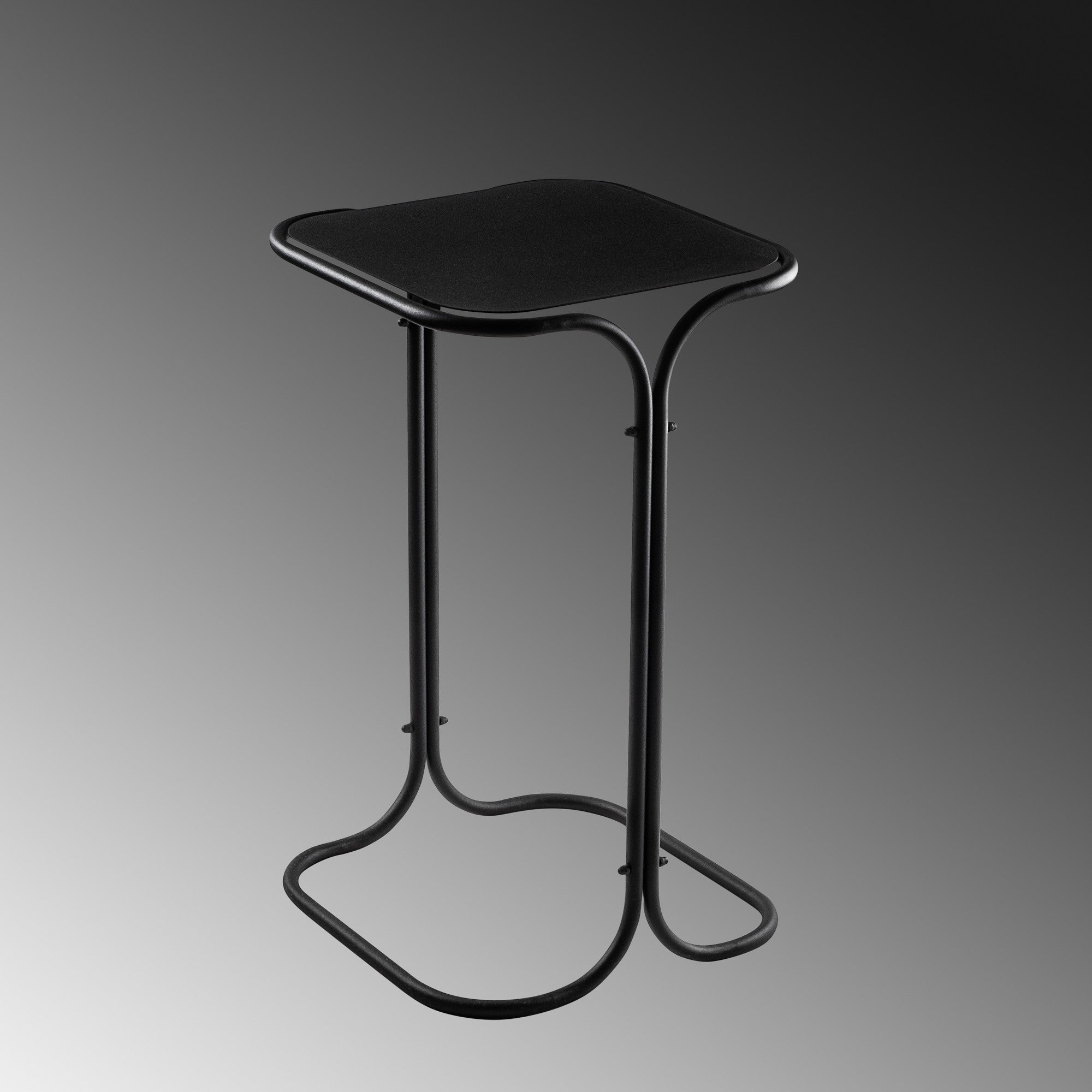 SHB Sofatisch von Hanah Home: Moderner Couchtisch aus robustem Metall in elegantem Schwarz. Ideal für stilvolle Wohnräume und bleibende Erinnerungen.