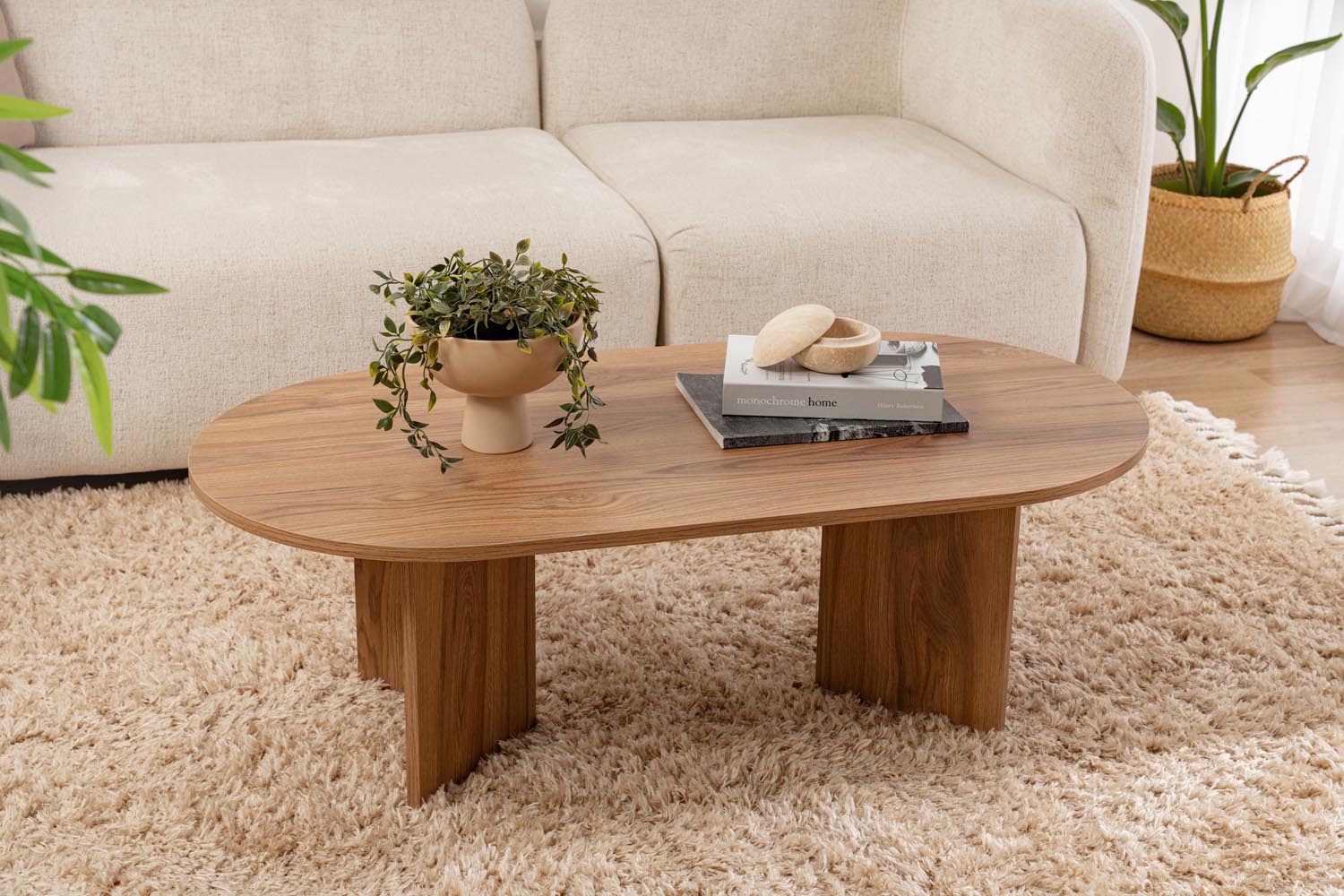 Eleganter ovaler Beistelltisch von Nordure in Laute Farbe. Ideal für stilvolle Wohnräume, pflegeleicht und langlebig. Perfekte Ergänzung für Ihr Zuhause.