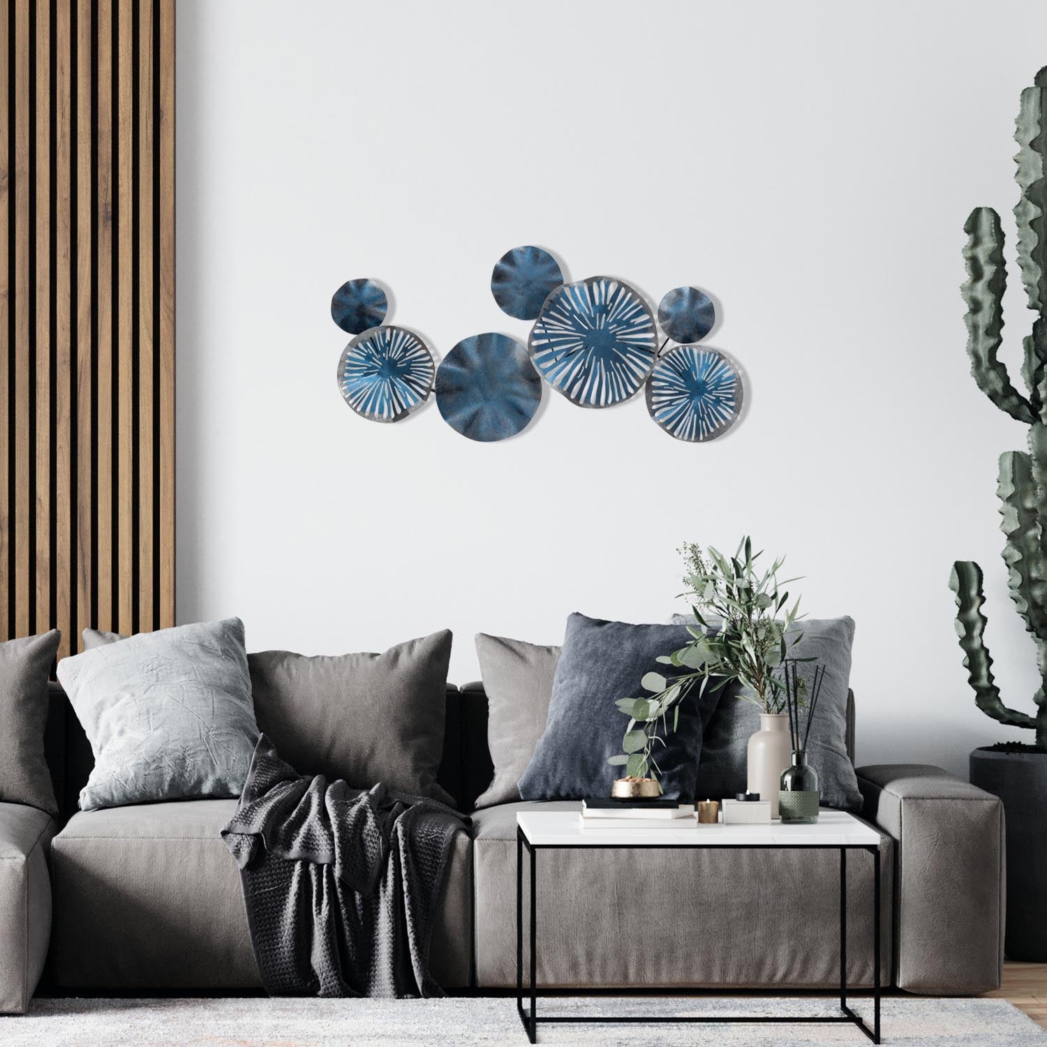 Entdecken Sie die elegante Astrid Wanddeko von Wallity. Dieses mehrfarbige Metall-Accessoire verleiht jedem Raum Stil und Raffinesse.