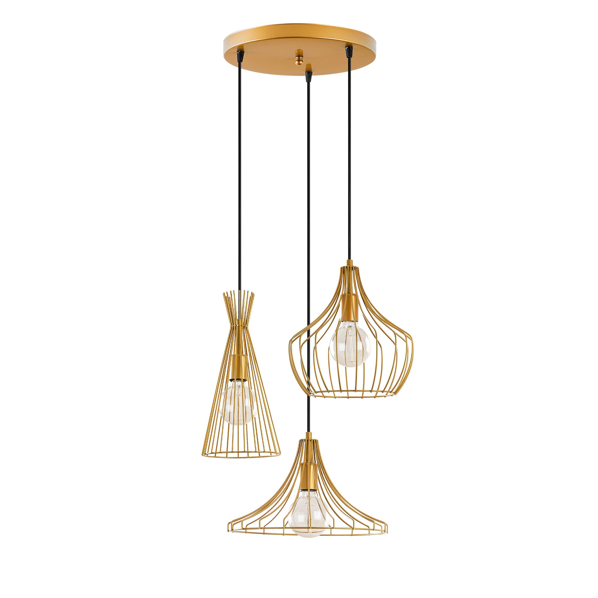 Erleben Sie die Mezopotamya Pendelleuchte von Opviq in Gold – ein luxuriöses Design, das jedem Raum Glamour und Eleganz verleiht.
