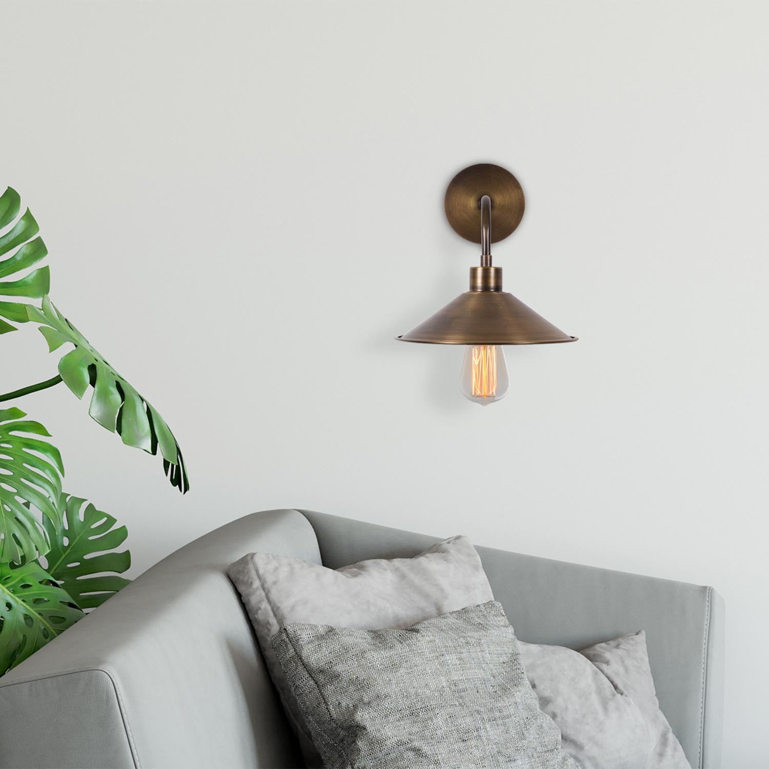 Entdecken Sie die Berceste Wandleuchte von Opviq – eine stilvolle Kombination aus Vintage-Charme und modernem Design für Ihr Zuhause.