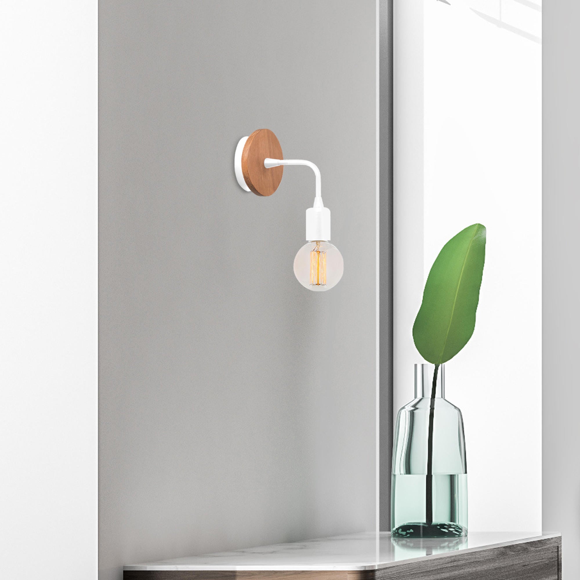 Stilvolle Wandleuchte Dartini von Opviq in Weiß. Perfekte Kombination aus Metall und Holz, ideal für gemütliche Räume. Setzen Sie Akzente!