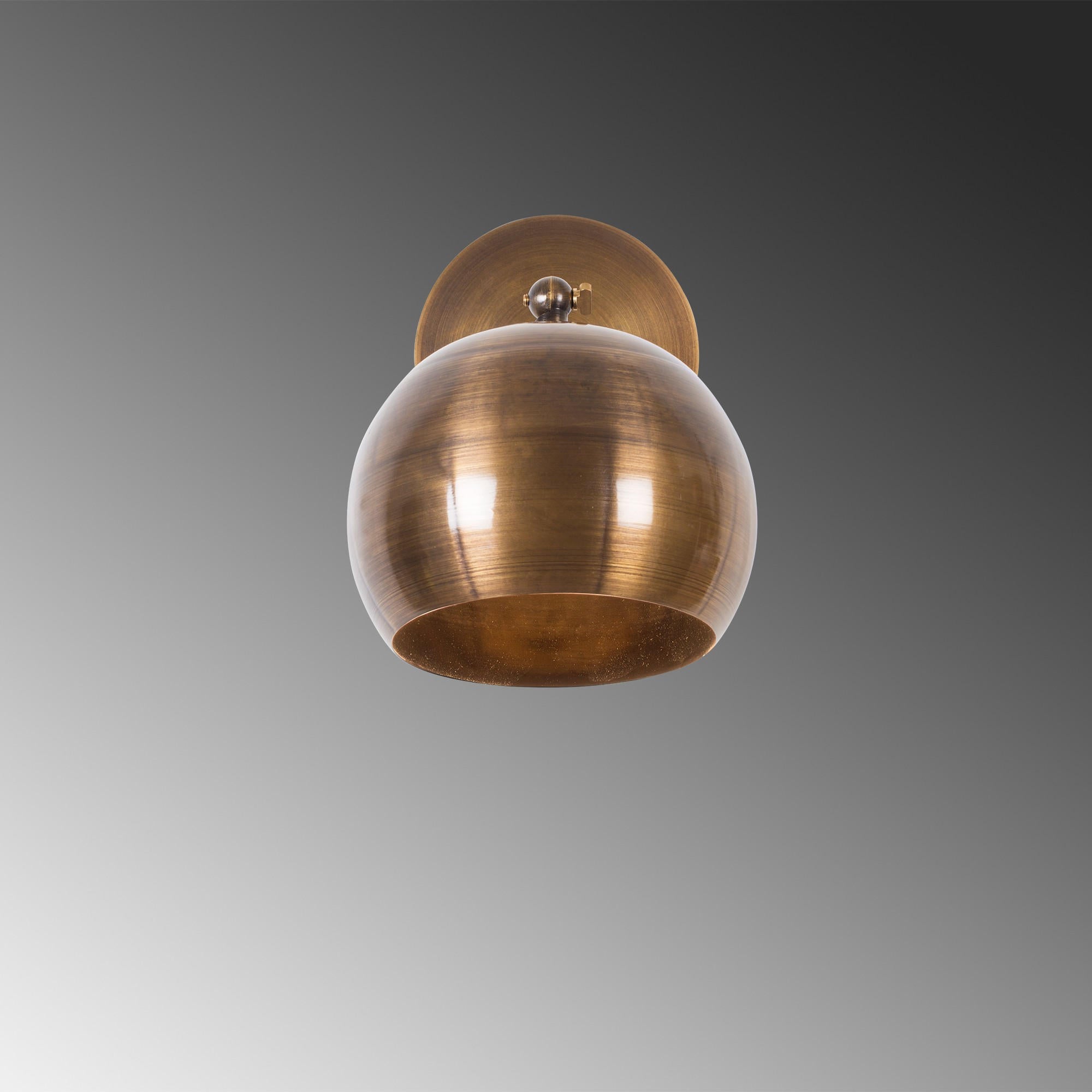 Entdecken Sie die Sivani Wandleuchte von Opviq – ein stilvolles Vintage-Design, das jedem Raum Wärme und Charakter verleiht. Perfekt für Ihr Zuhause!