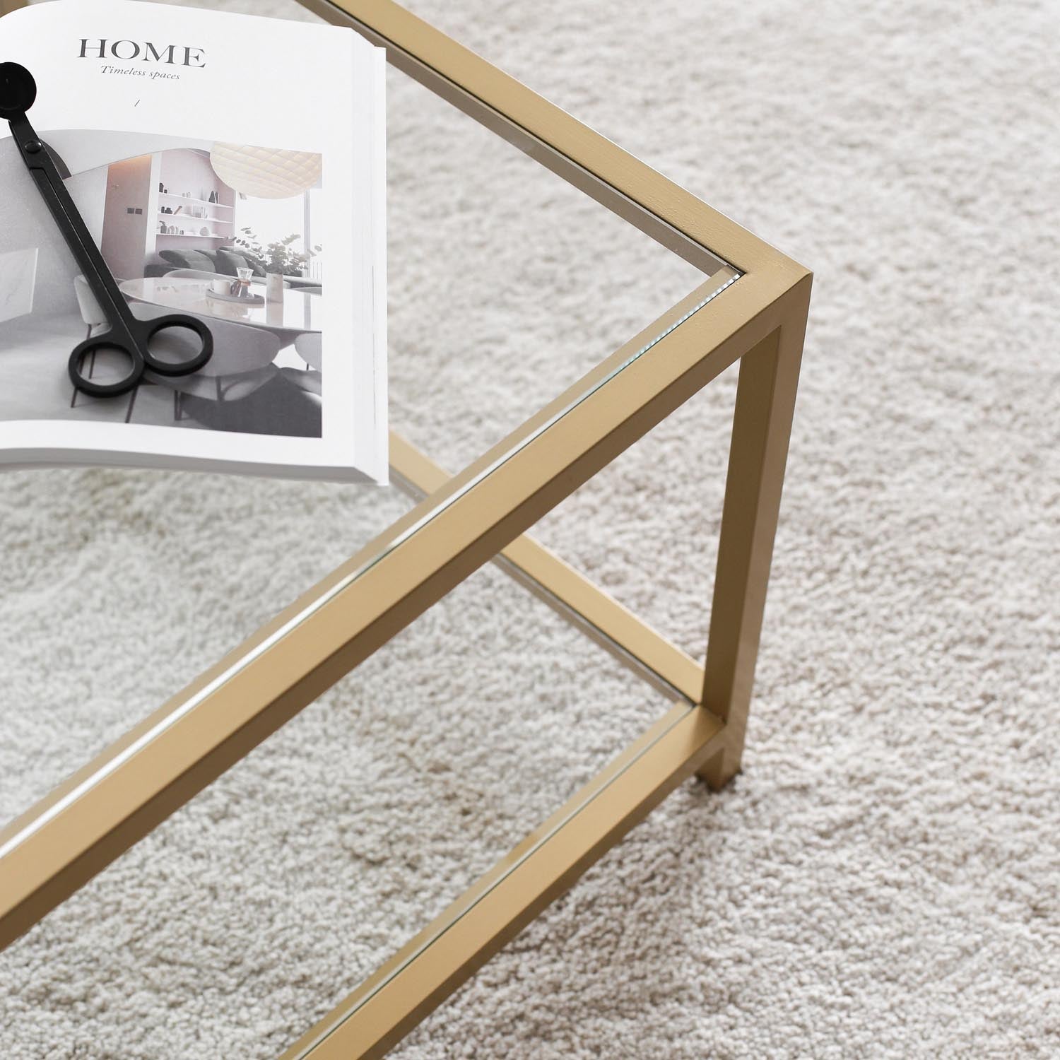 Eleganter Astro Sofatisch in glänzendem Gold von Hanah Home, ideal für stilvolle Wohnräume und geschmackvolle Einrichtungsideen.