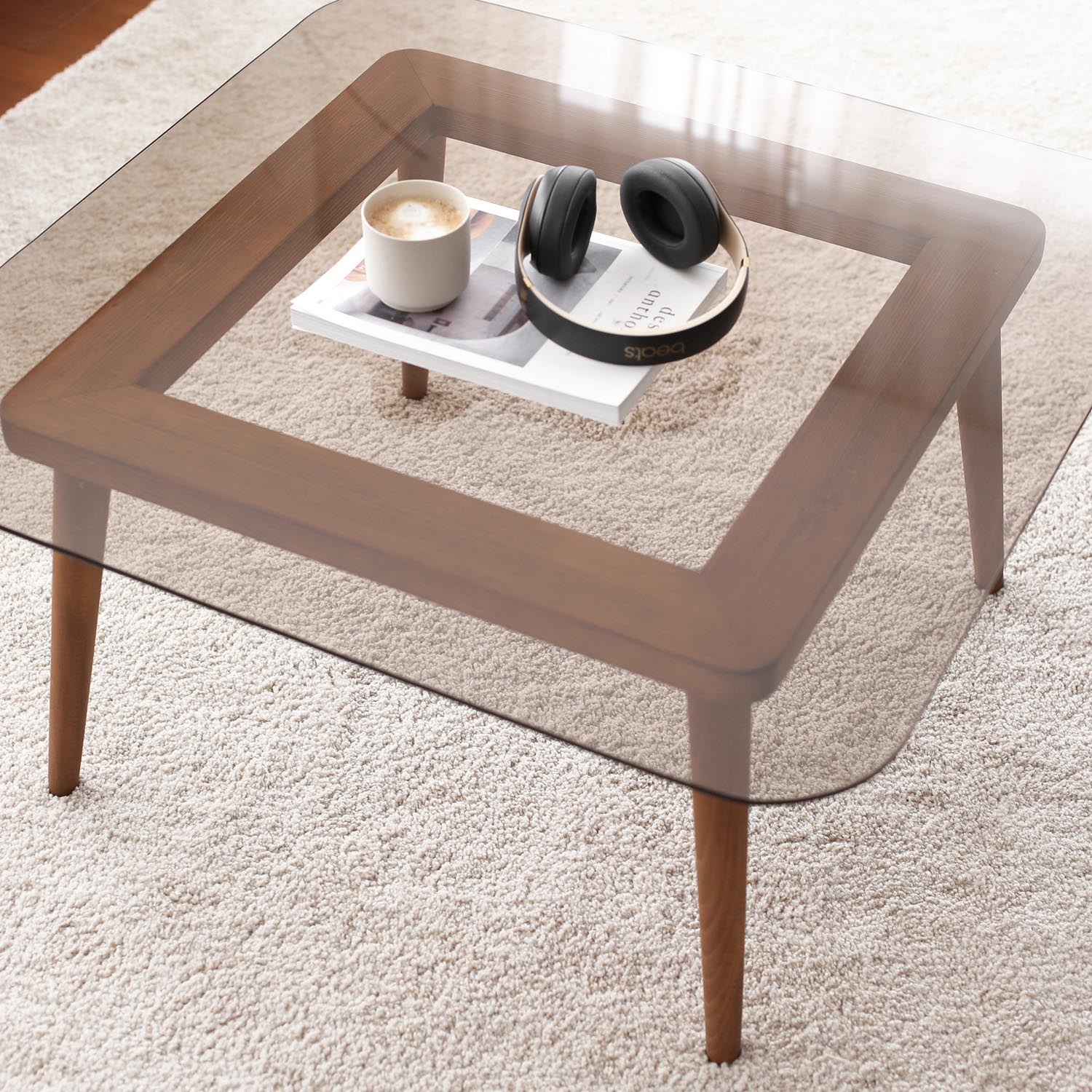 Verleihen Sie Ihrem Wohnzimmer mit dem Smart Sofatisch in Bronze von Hanah Home einen Hauch von Eleganz. Robuste Materialien und zeitloses Design für jeden Einrichtungsstil.