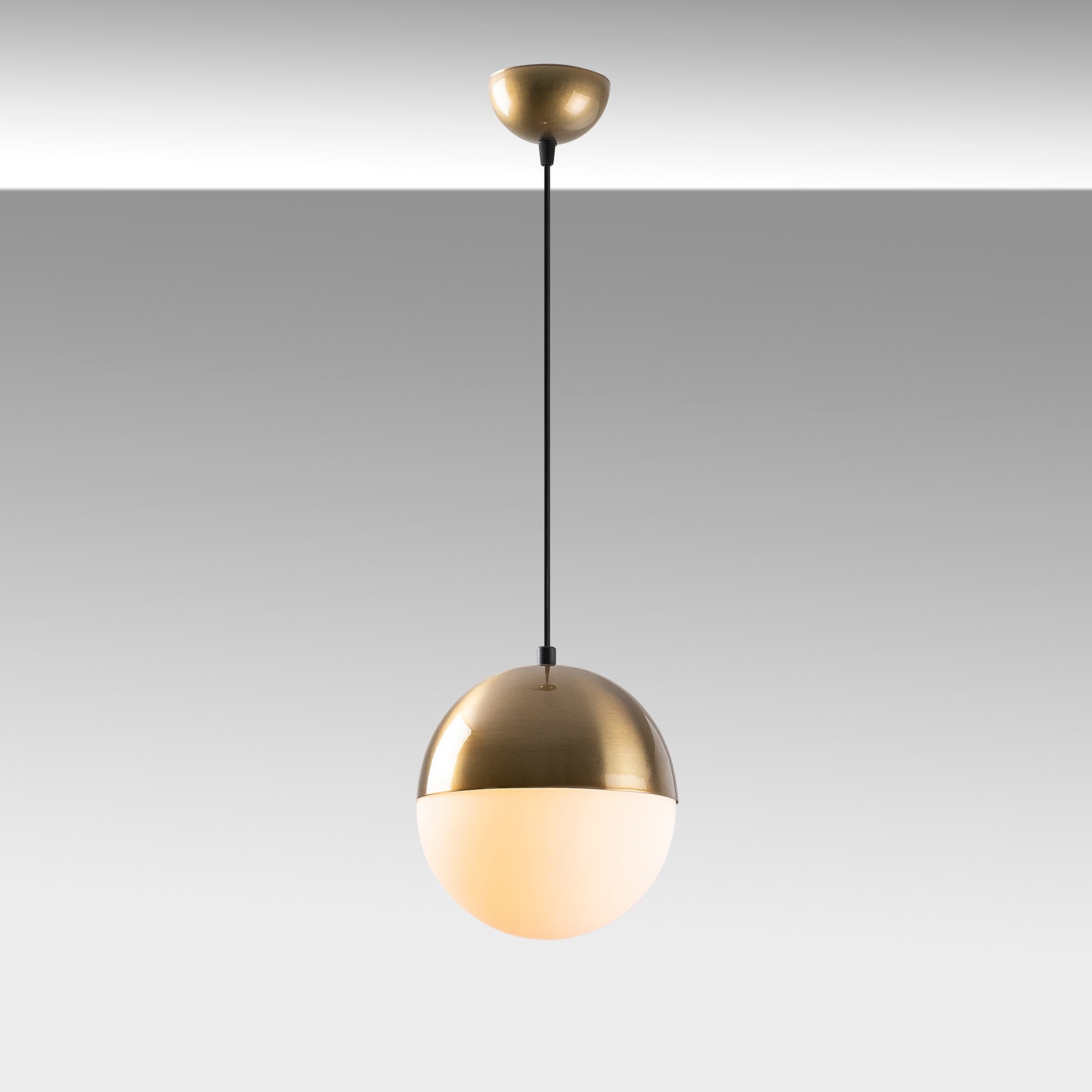 Verleihen Sie Ihrem Zuhause mit der Bastos Pendelleuchte in Vintage Weiss von Opviq einen Hauch von Eleganz und modernem Flair. Ideal für stilvolle Akzente!