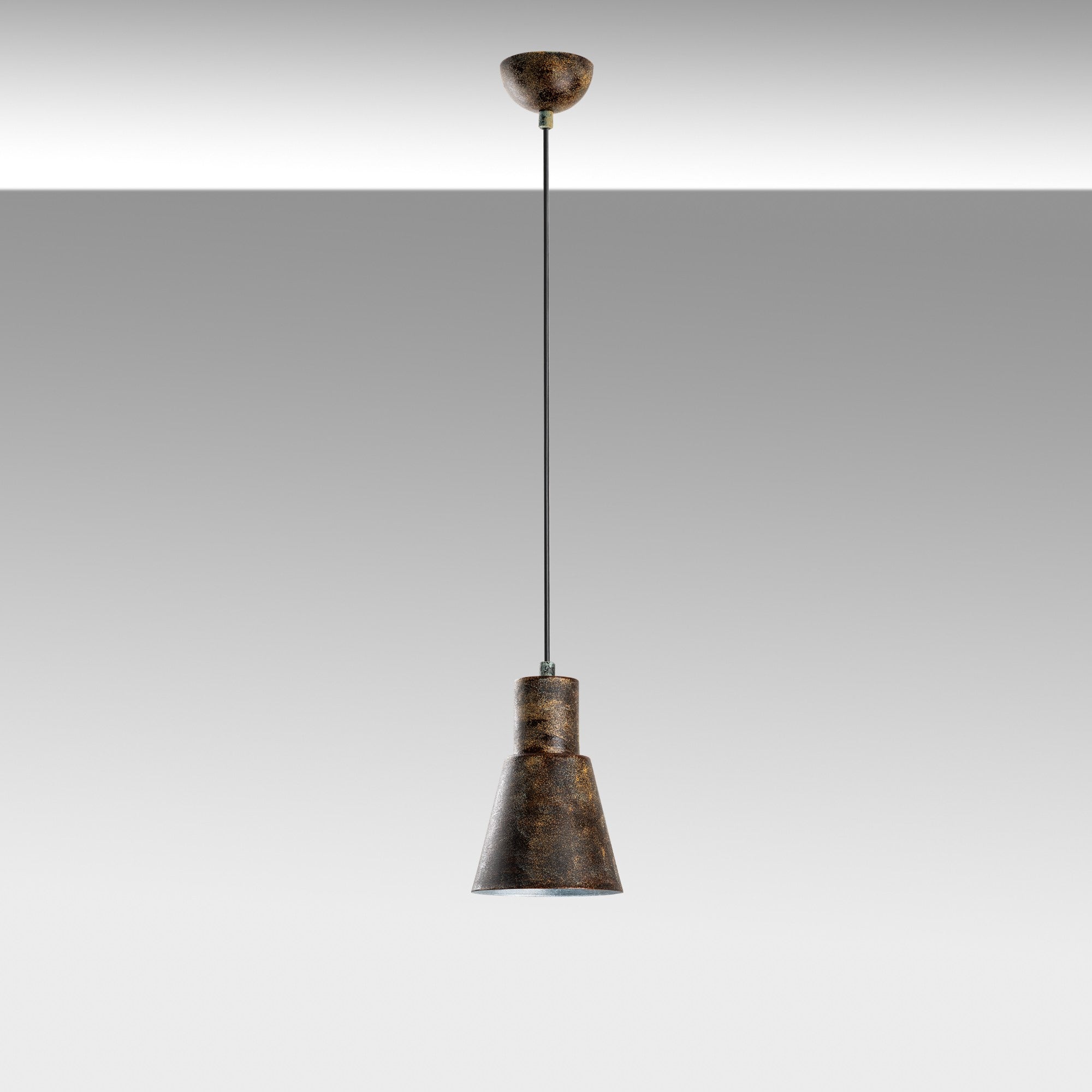 Verleihen Sie Ihrem Zuhause mit der KONIKKEM Pendelleuchte von Opviq einen Hauch von Vintage-Charme und stilvoller Eleganz.