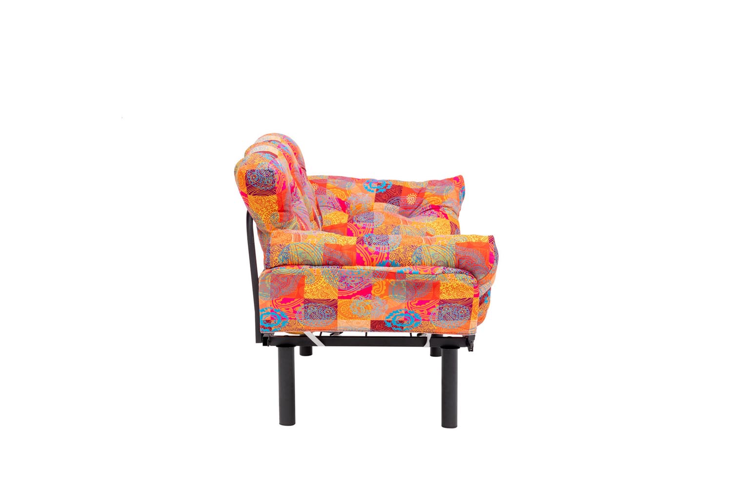 Entdecken Sie das Nitta Bettsofa von Atelier Del Sofa – ein einzigartiges Patchwork-Möbelstück, das Komfort und kreativen Stil vereint.