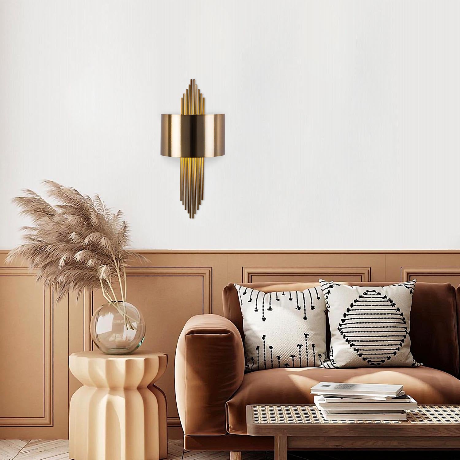 Stilvolle Wandleuchte im Vintage-Design von Opviq, ideal für gemütliche Räume und nostalgische Akzente.