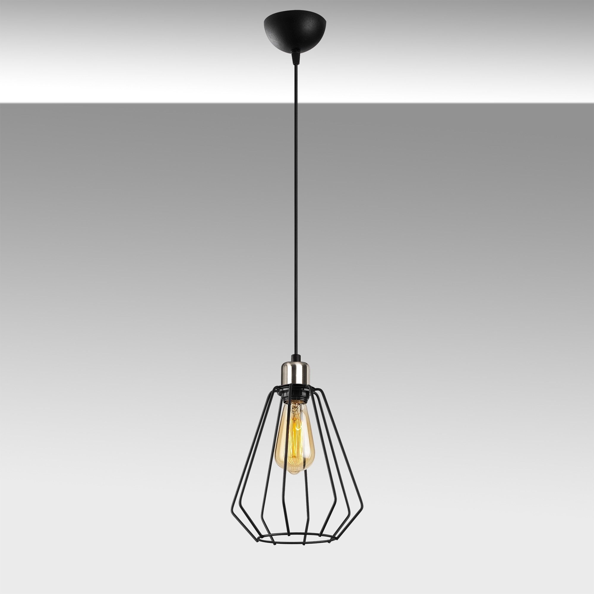 Erleben Sie die Kese Pendelleuchte von Opviq in edlem Schwarz – ein stilvolles Highlight, das Ihr Zuhause mit industriellem Charme und Eleganz bereichert.