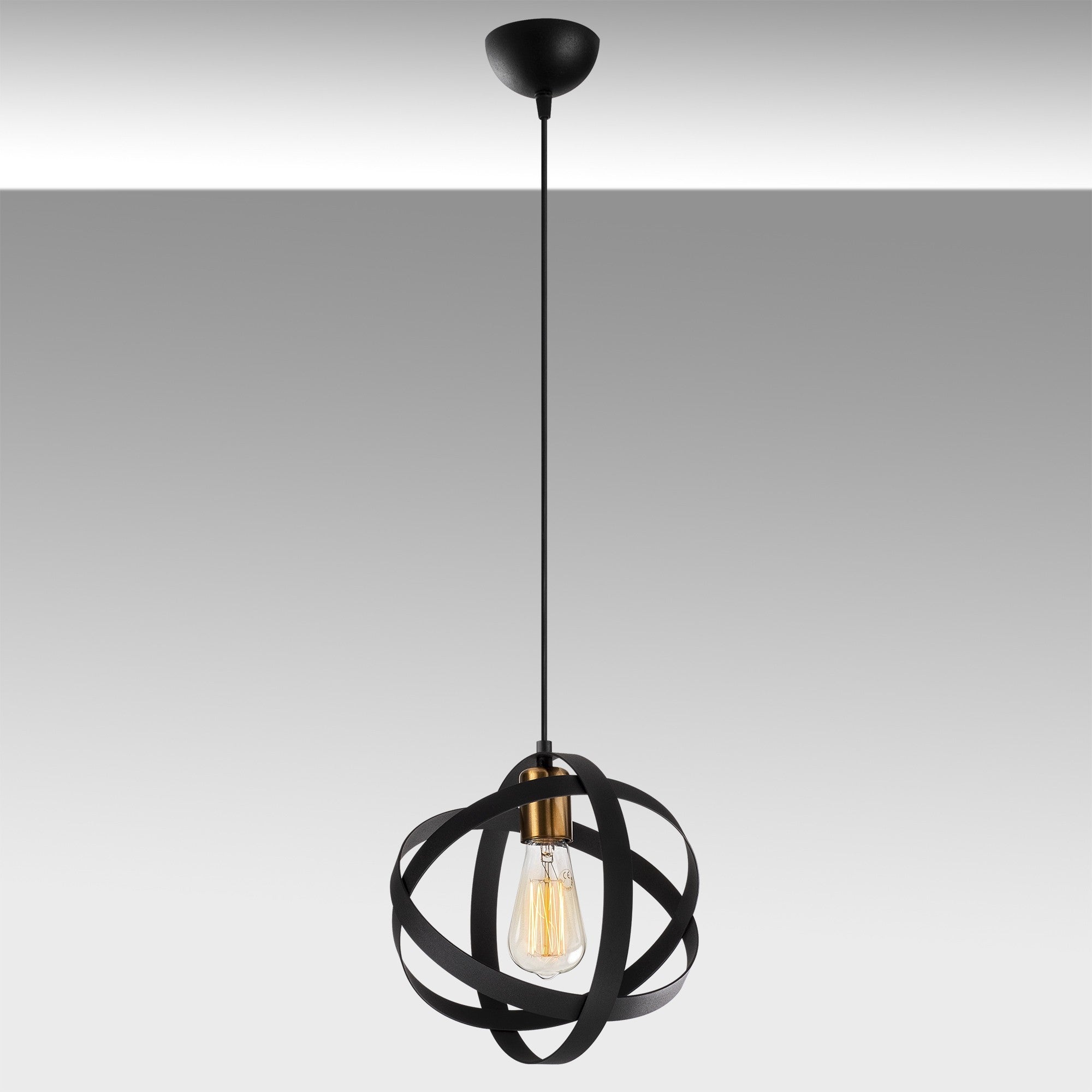 Verleihen Sie Ihrem Zuhause mit der Gezegen Pendelleuchte in Schwarz Antiquität von Opviq einen Hauch von Luxus und zeitloser Eleganz.