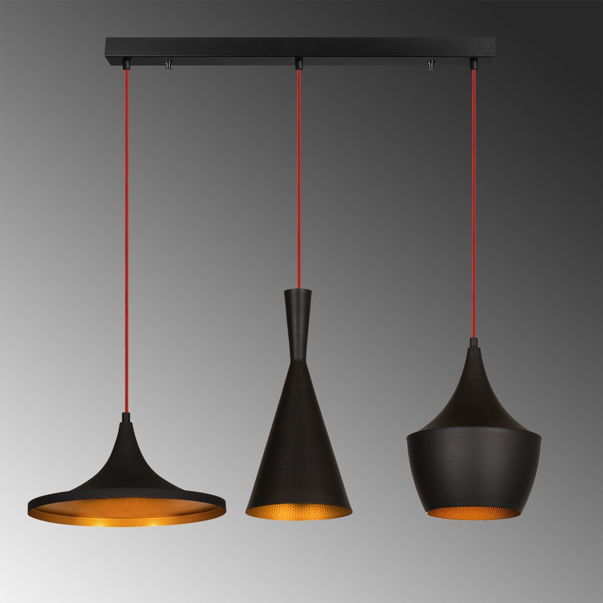 Entdecken Sie die Elmas Pendelleuchte von Opviq in elegantem Schwarz und Gold – ein stilvoller Kronleuchter, der jeden Raum in ein luxuriöses Ambiente verwandelt.