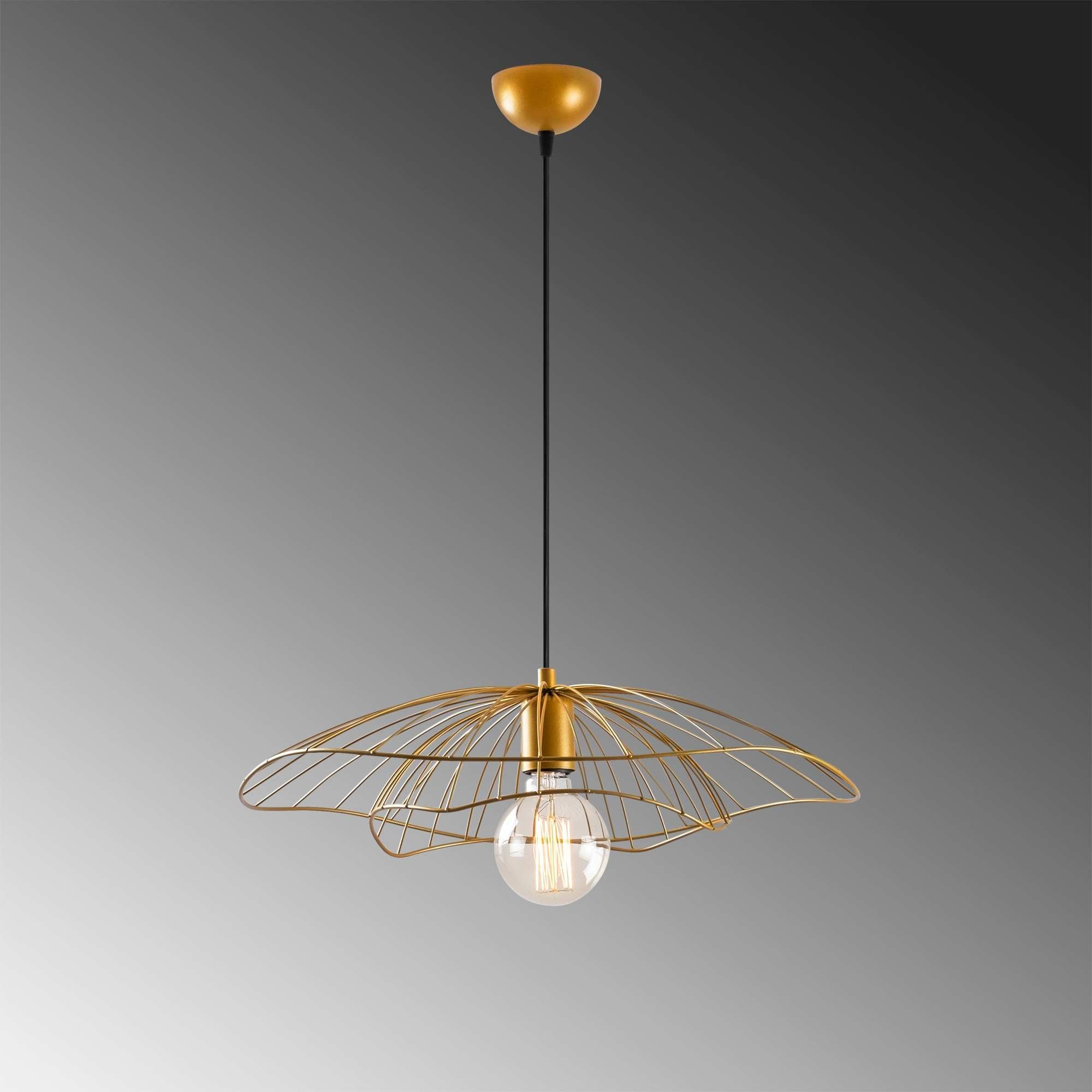 Setzen Sie mit der goldenen Tel Pendelleuchte von Opviq stilvolle Akzente in Ihrem Zuhause. Perfekt für eine elegante und glamouröse Raumgestaltung.