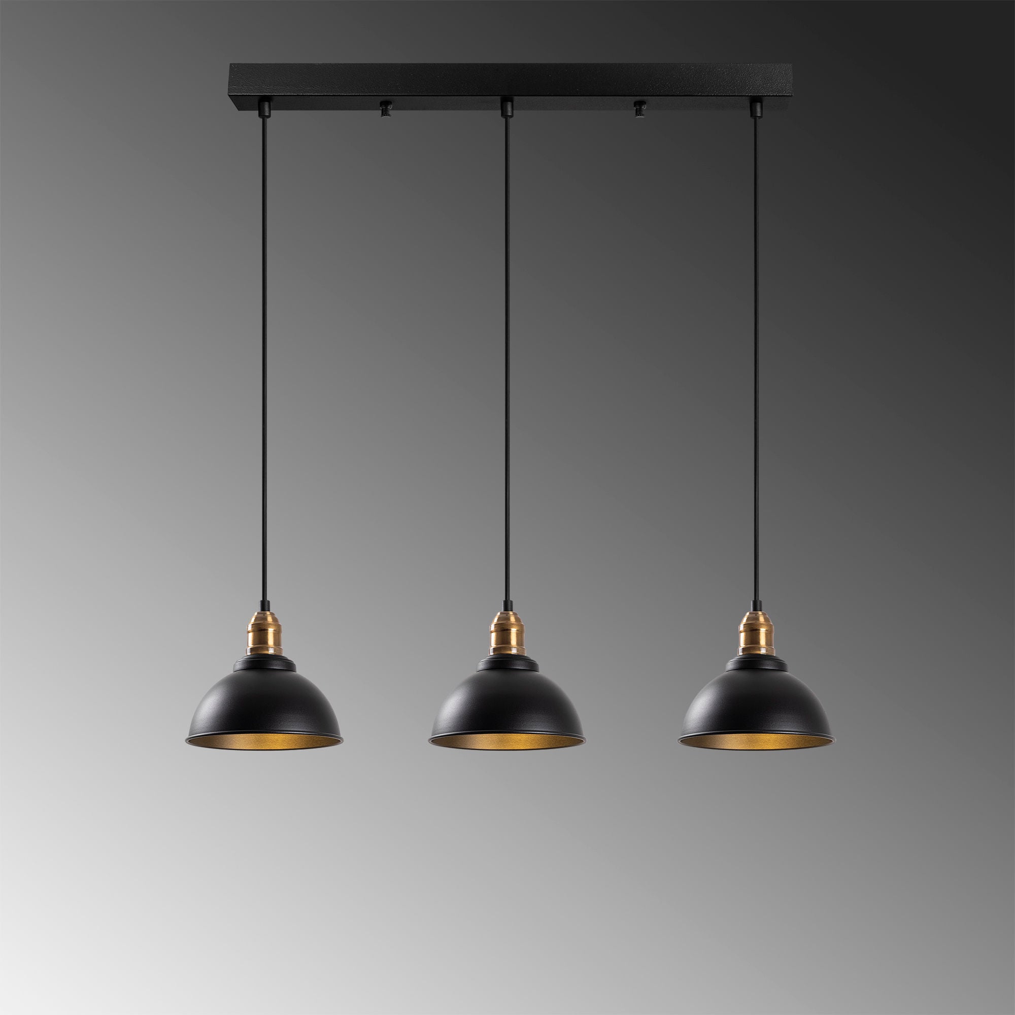 Erleben Sie die Varzan Pendelleuchte von Opviq in Schwarz Antiquität – ein zeitloses Design, das jedem Raum einen Hauch von Luxus verleiht.