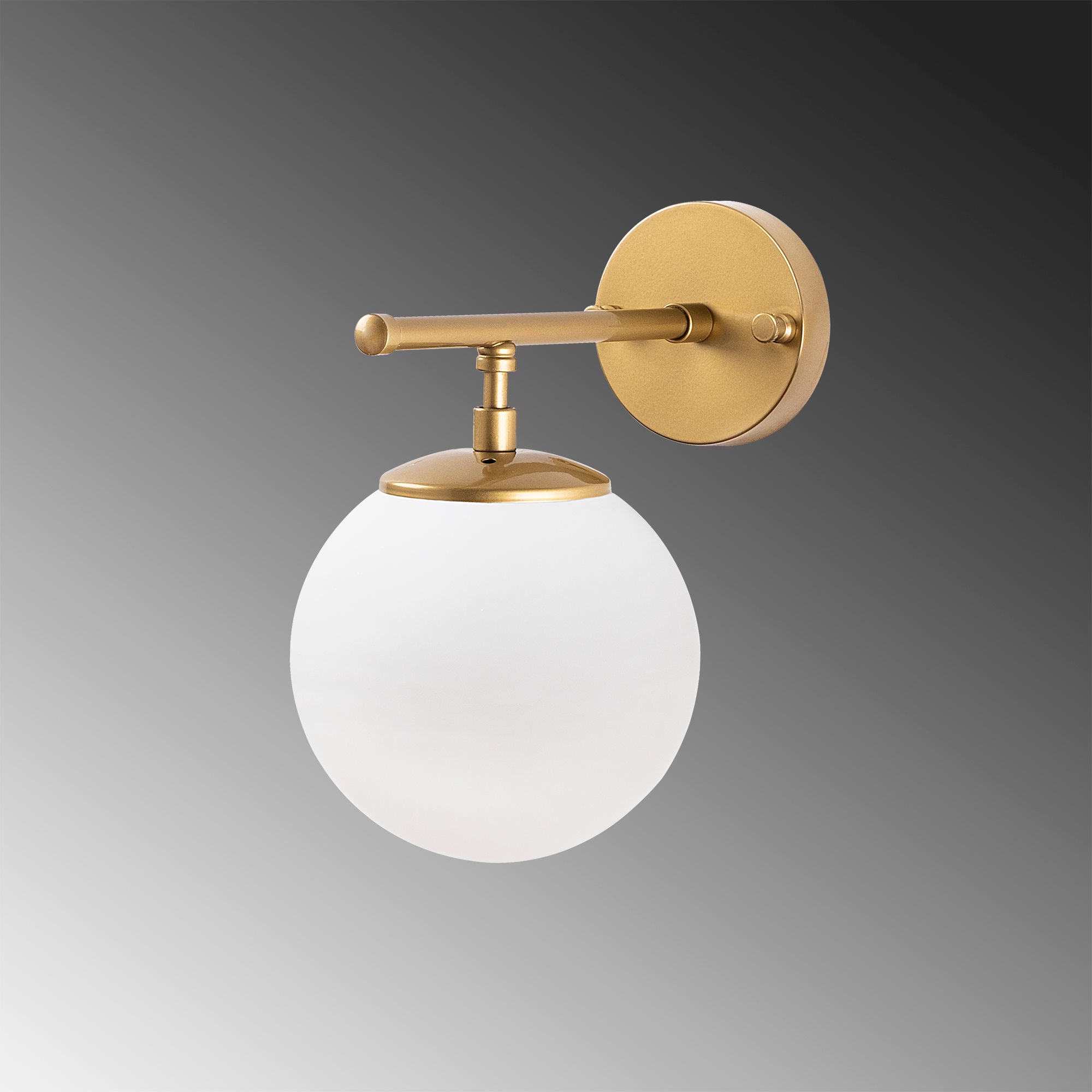 Erleben Sie mit der Roe Wandleuchte in glänzendem Gold von Opviq eine stilvolle Raumverwandlung. Perfekt für modernes Wohnen!