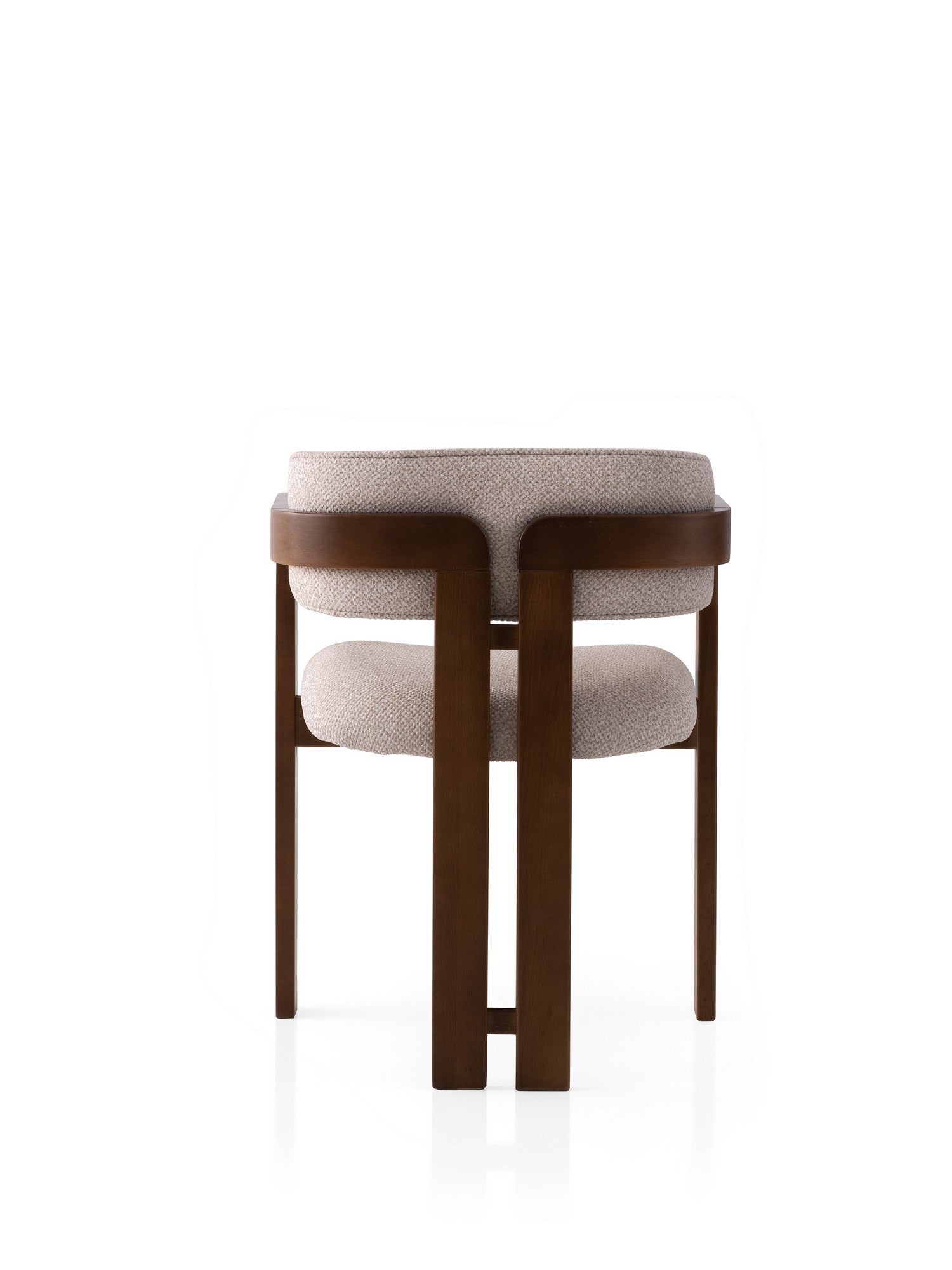 Genießen Sie den Cozy Stuhl von Hanah Home in Walnuss und Creme – eine harmonische Verbindung aus Eleganz und Komfort für Ihr Zuhause.