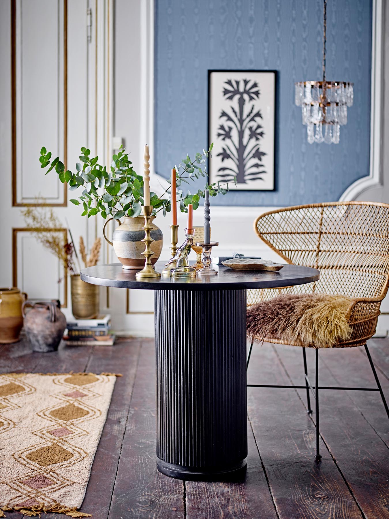 Entdecken Sie den eleganten Porto Esstisch aus FSC 100%® Mango von Bloomingville. Stilvoll, nachhaltig und perfekt für gesellige Runden.