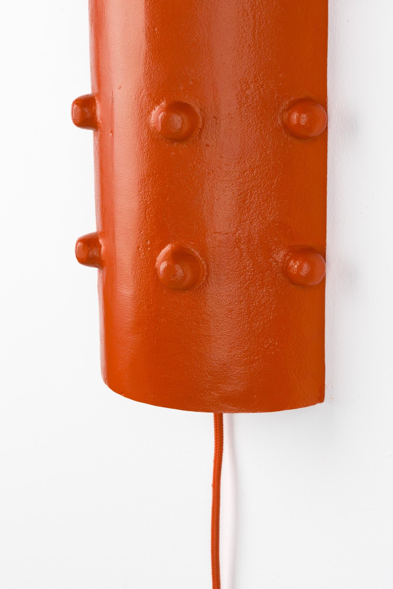 Setzen Sie mit der Pinch Me Wandleuchte von Bold Monkey einen stilvollen Akzent. Ihr originelles Kaktus-Design und die leuchtende Farbe bringen Leben in jeden Raum.