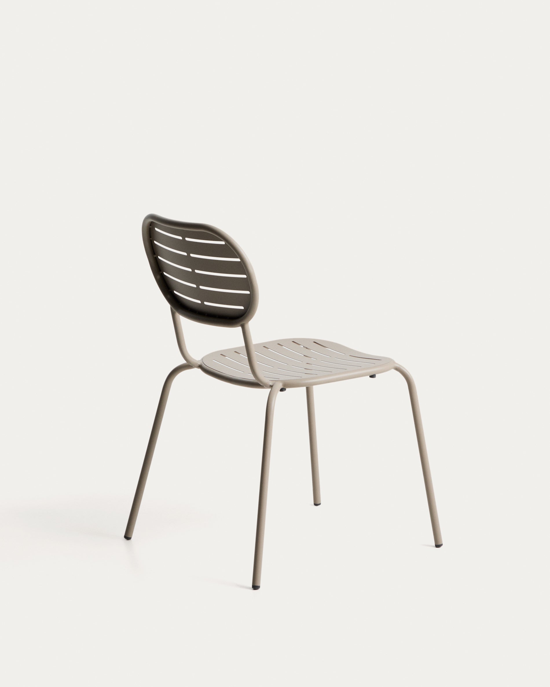 Eleganter stapelbarer Gartenstuhl Brai in taupe, gefertigt aus langlebigem verzinktem Stahl, ideal für stilvolle Outdoor-Bereiche.