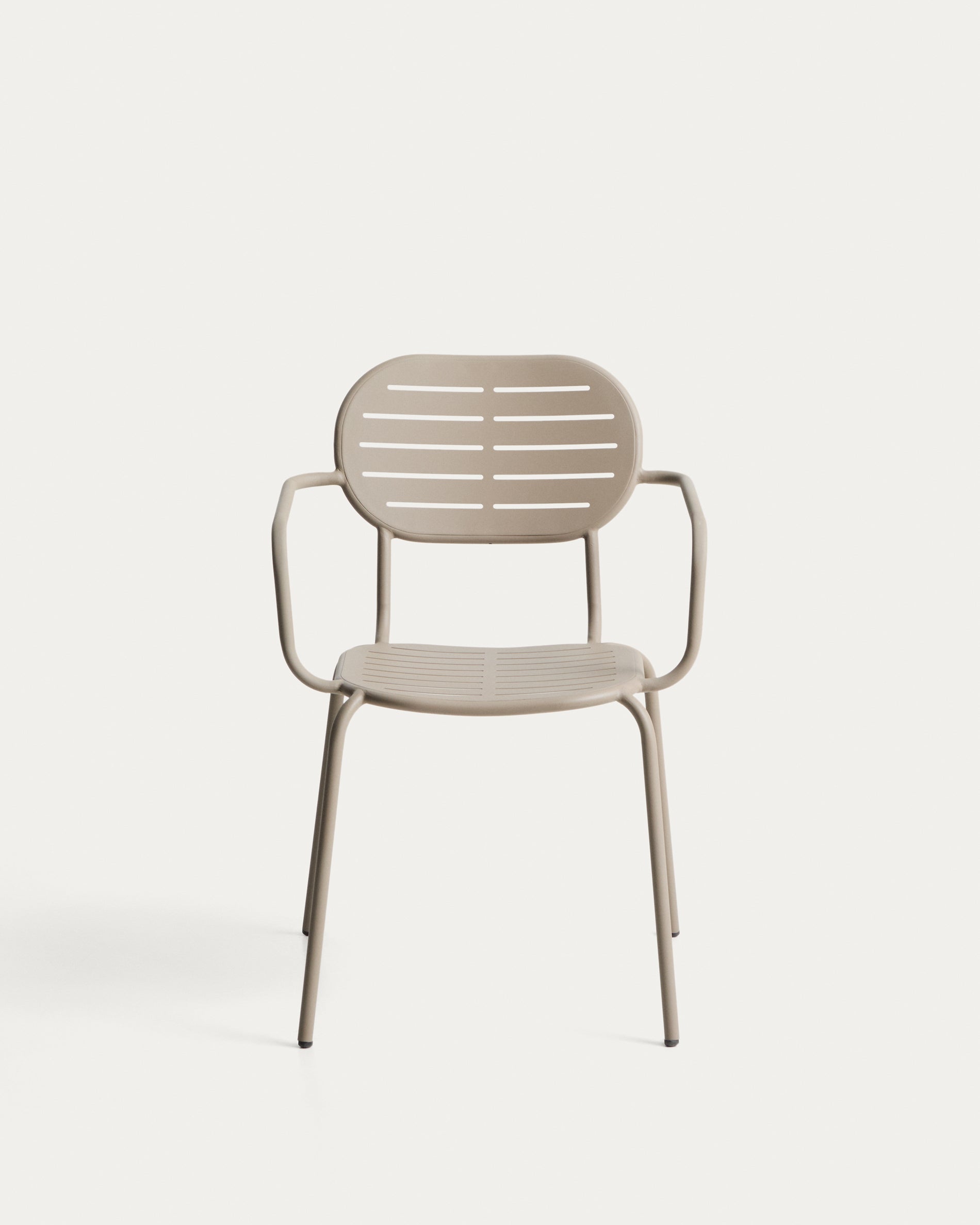 Moderner Outdoor-Stuhl Brai in taupe, gefertigt aus robustem verzinktem Stahl, perfekt für entspannte Momente im Garten.