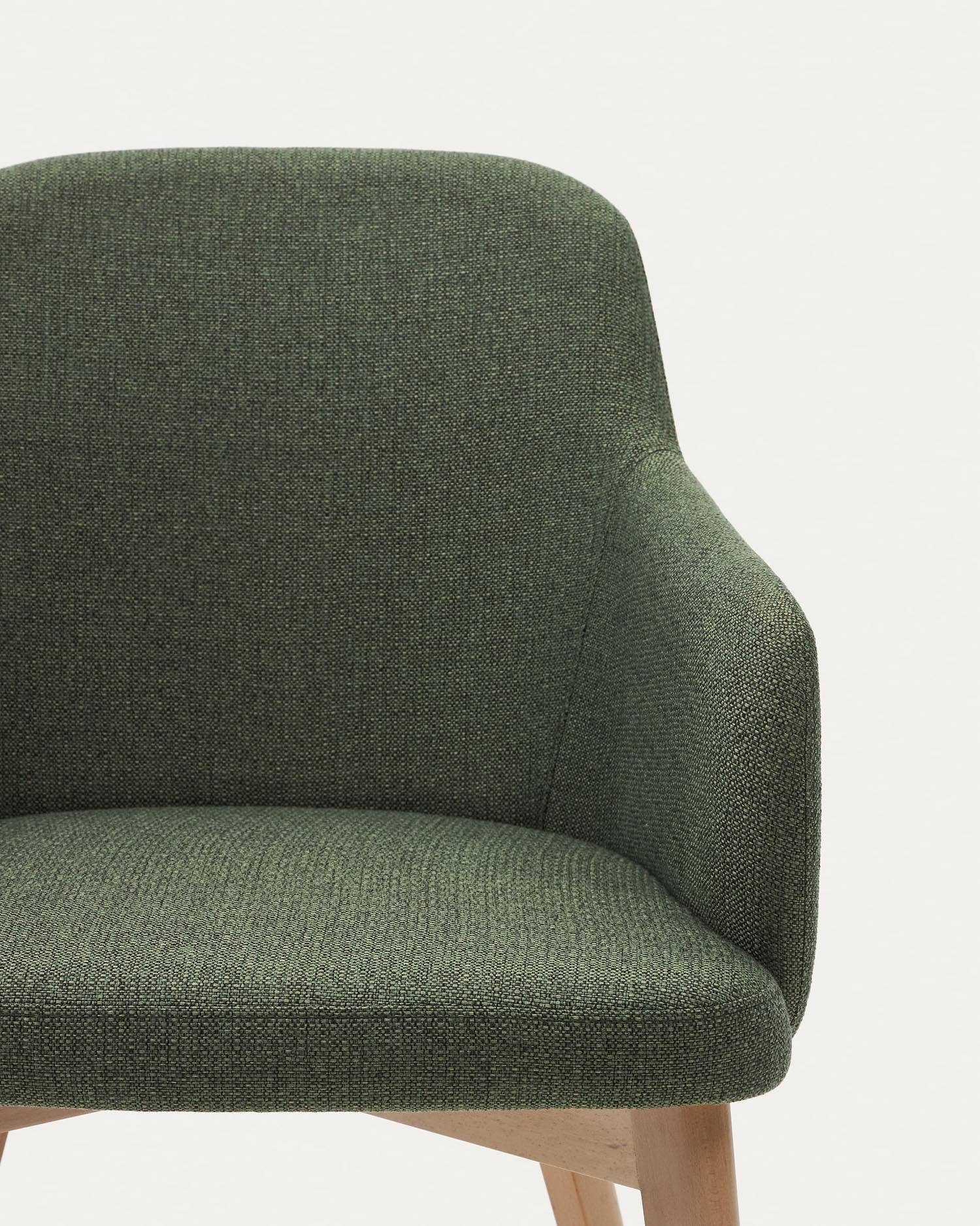 Entdecken Sie den Nelida Stuhl: Eleganter Chenille-Stoff in Grün, robustes Buchenholz, FSC-zertifiziert, ideal für jedes Esszimmer.