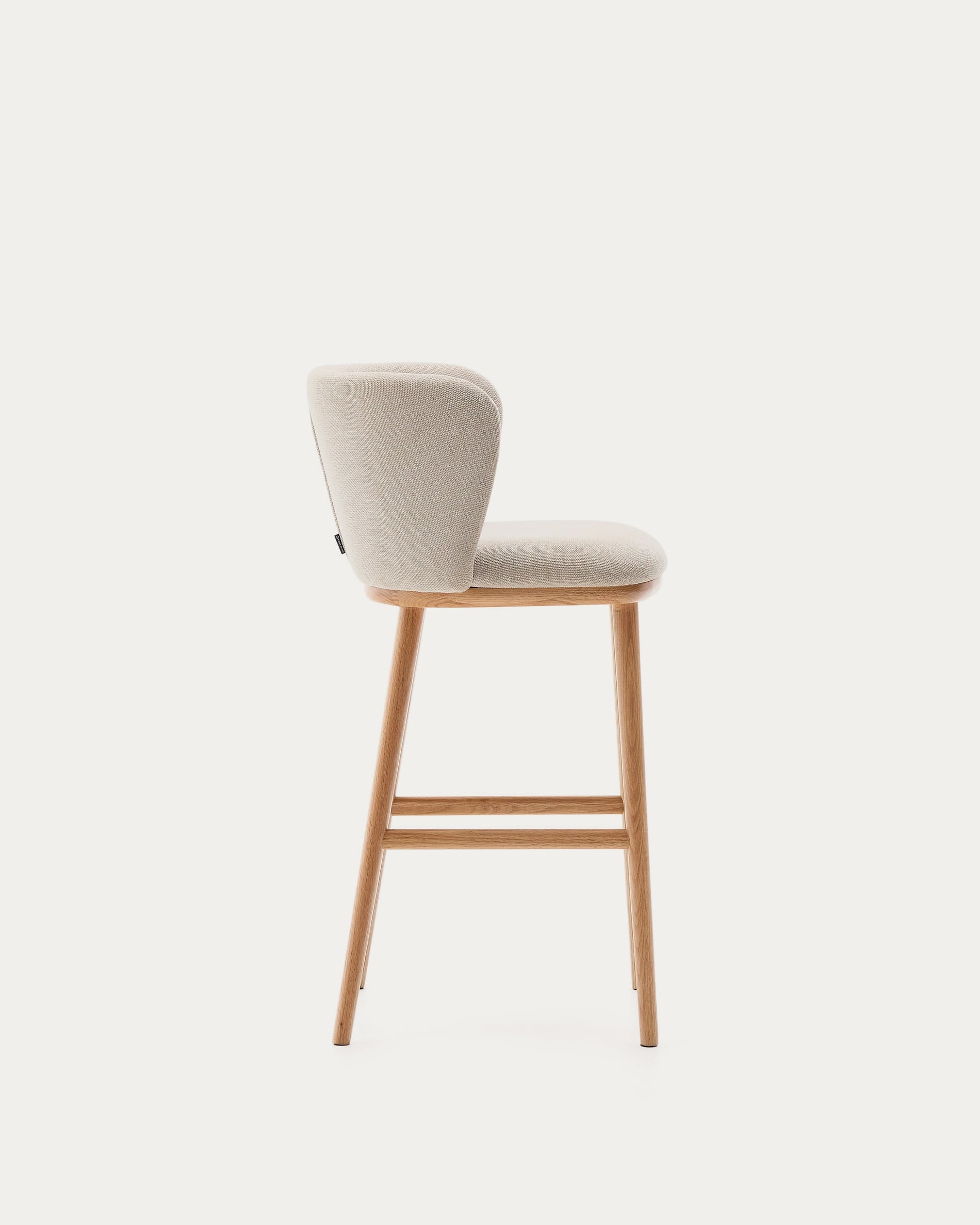 Eleganter Hocker Ciselia in Beige aus Chenille, mit robustem Eschenholzgestell, ideal für stilvolle Barbereiche, FSC-zertifiziert.
