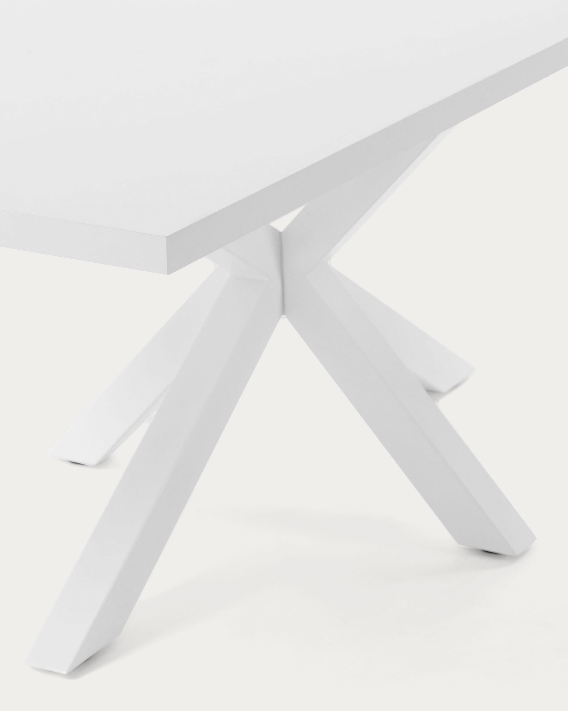 Moderner Esstisch Argo: Weiße Melaminoberfläche, stabile Stahlbeine, großzügige Maße 200 x 100 cm, ideal für gesellige Anlässe.