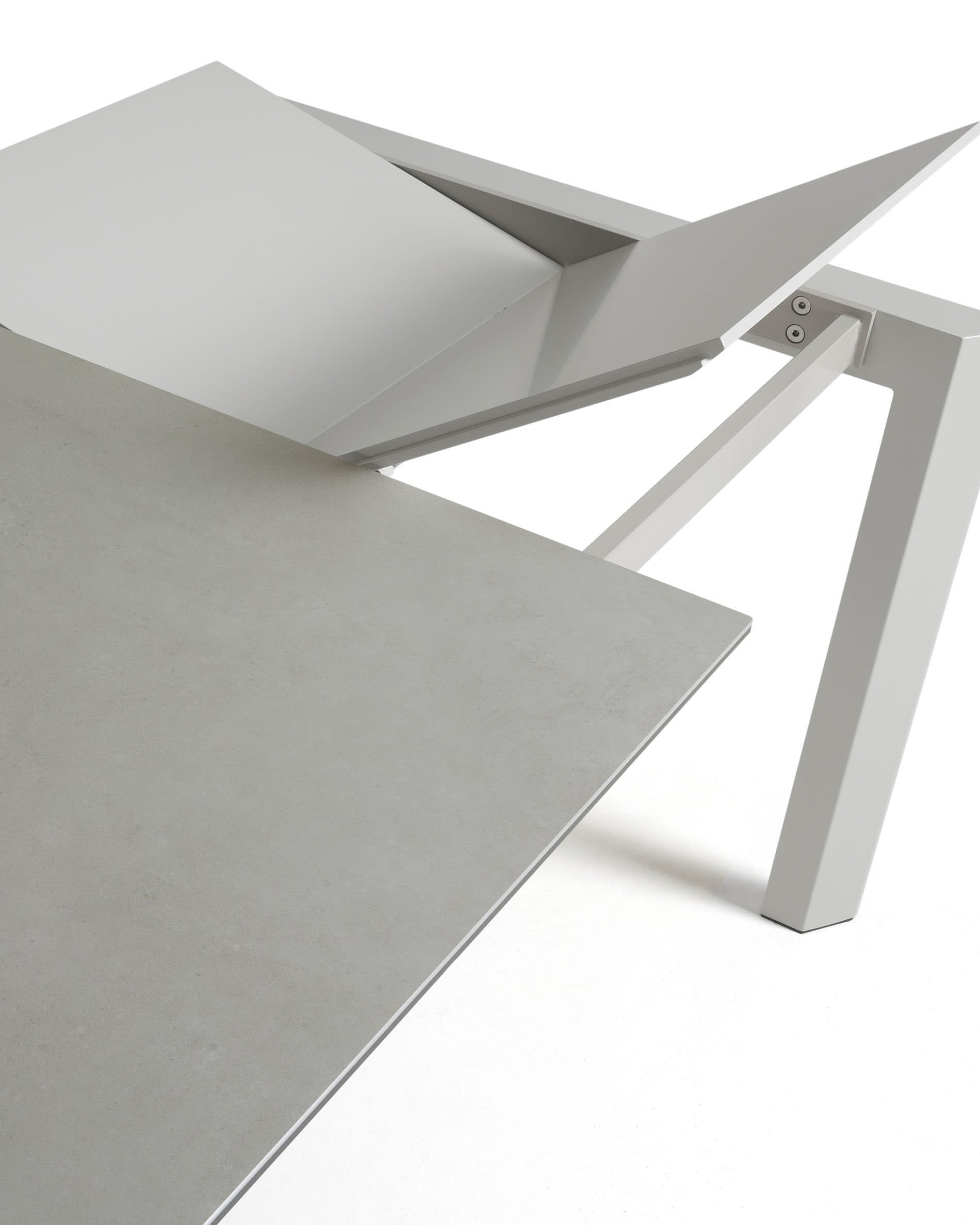 Eleganter Ausziehtisch aus Feinsteinzeug mit Hydra Plomo Finish und stabilen grauen Beinen, erweiterbar von 160 auf 220 cm für jeden Anlass.