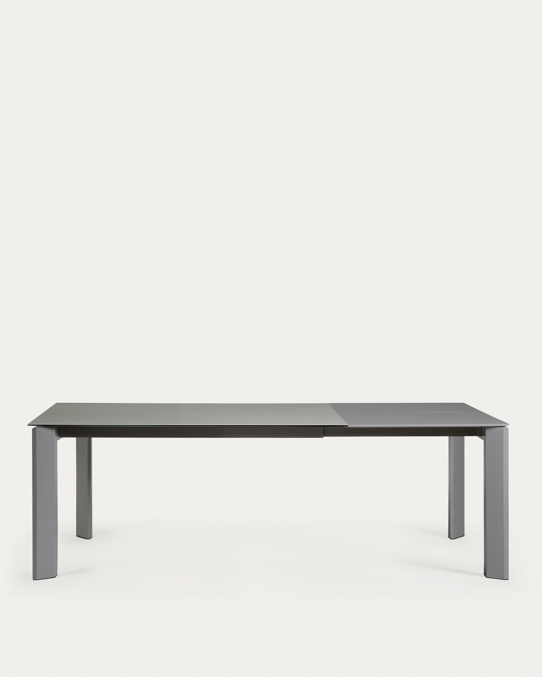 Eleganter Axis Ausziehtisch mit Hydra Plomo Feinsteinzeugplatte und anthrazitfarbenen Beinen, ausziehbar von 160 auf 220 cm.