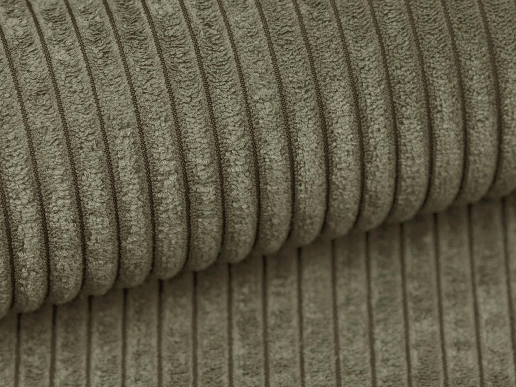 Stylisches 3-Sitzer Ecksofa Campi in elegantem Moss Green, ideal für stilvolle Wohnräume und entspannte Stunden mit Freunden.