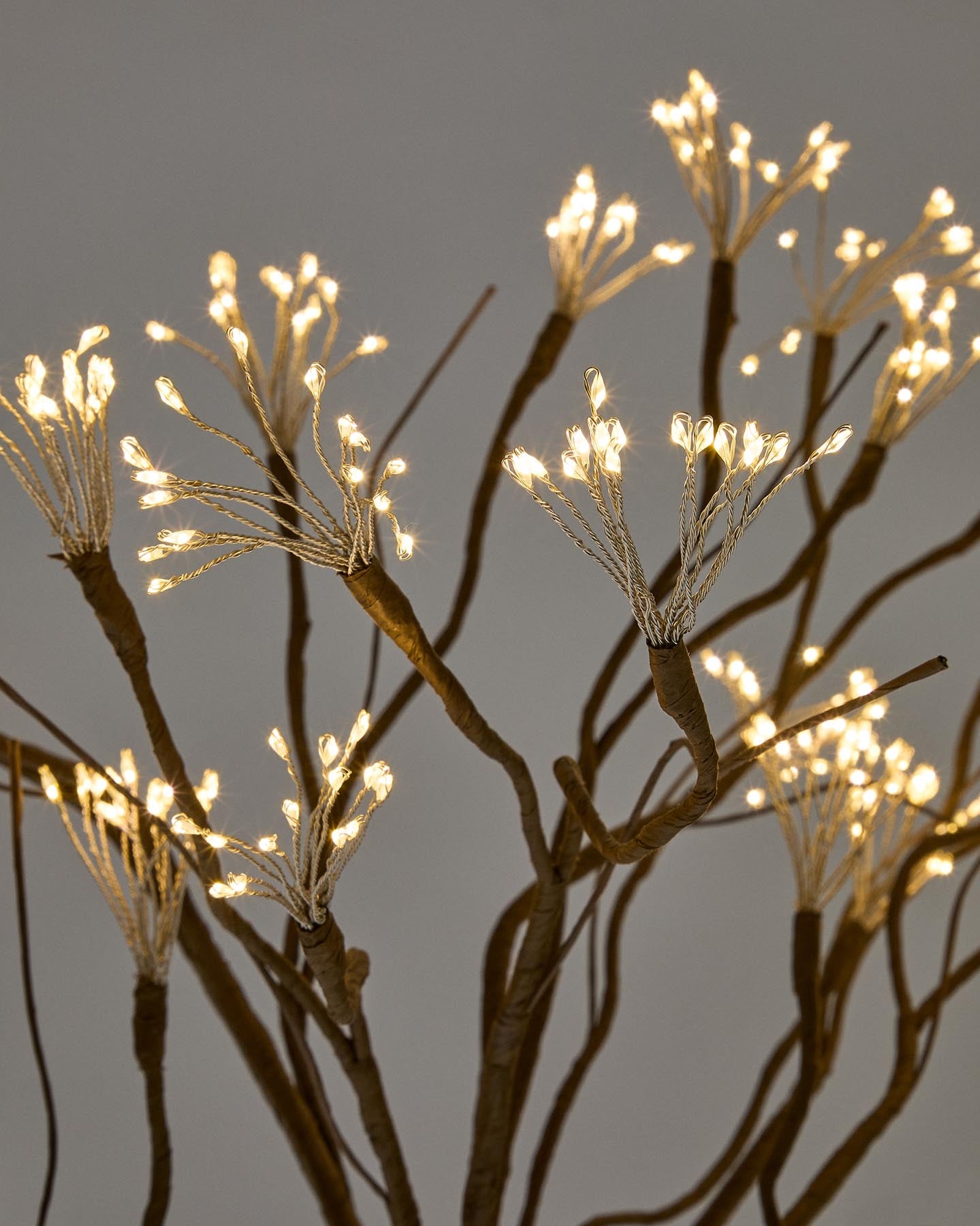 Elegante Jaya Lichtergirlande in Zweigform, 90 cm, ideal für stimmungsvolle Beleuchtung und kreative Akzente in Ihrem Zuhause.