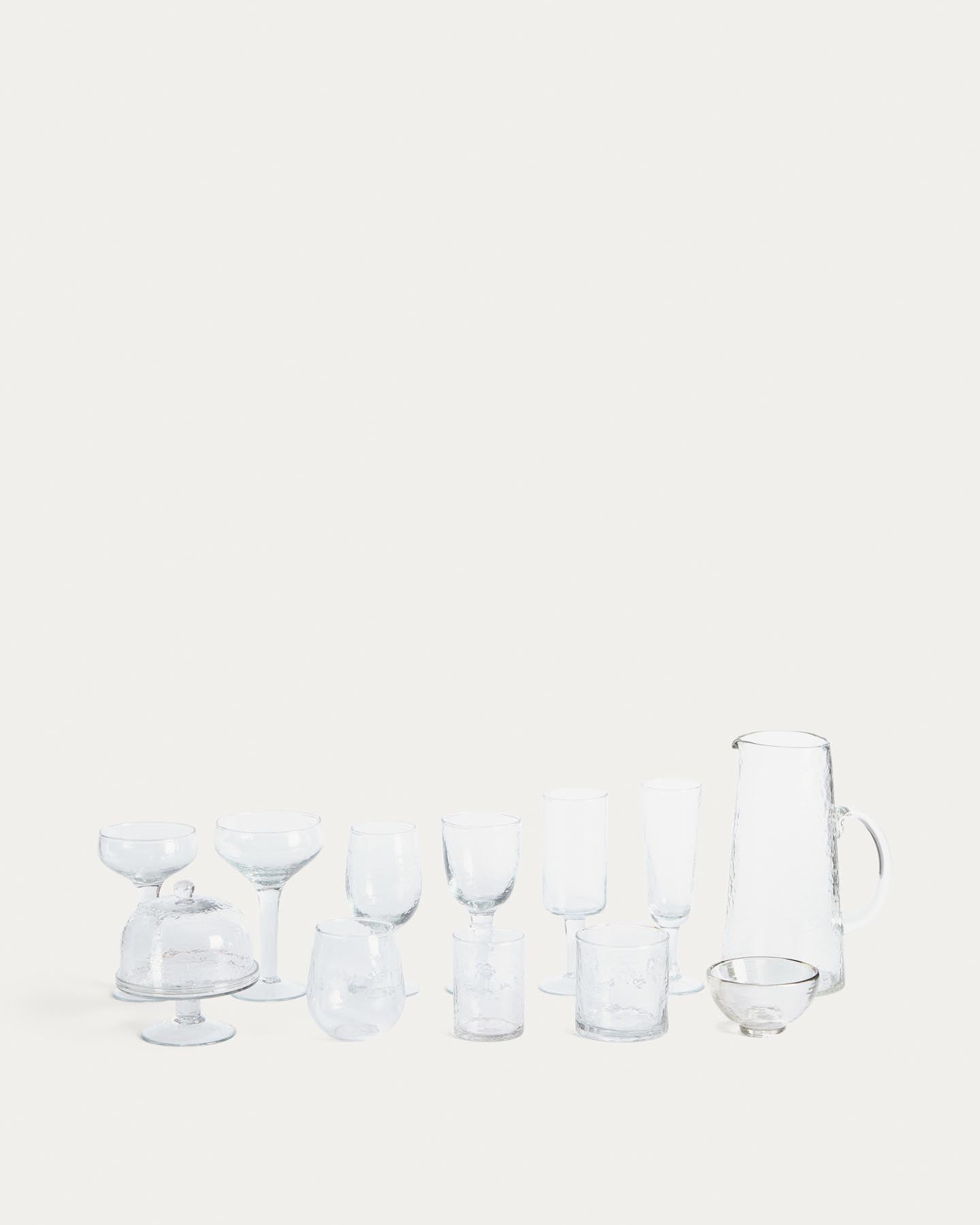 Elegantes Weinglas Obila aus klarem Recyclingglas, ideal für jeden Anlass und verleiht jedem Tisch eine stilvolle Note.