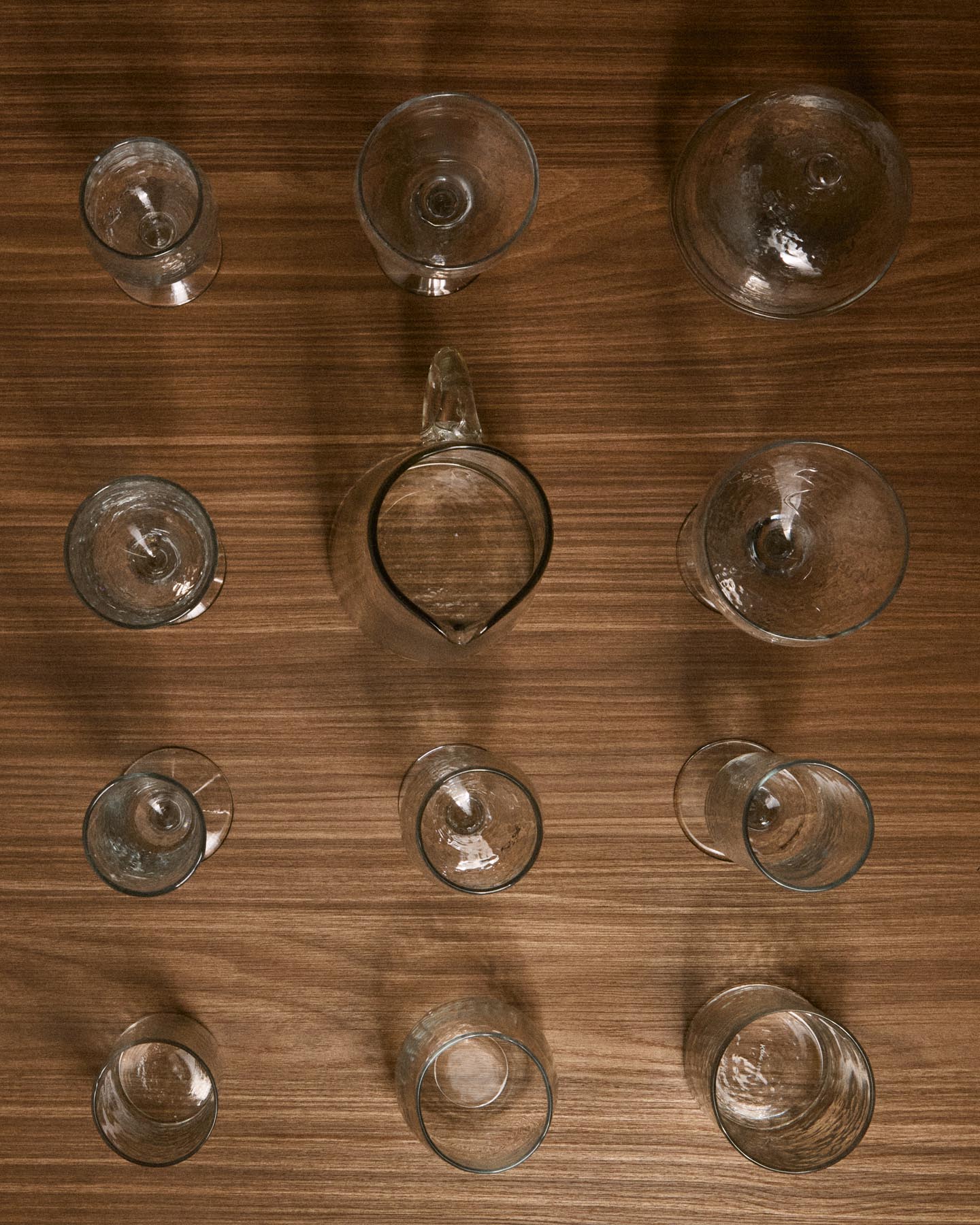 Schlichtes und modernes Weinglas Obila aus transparentem Recyclingglas, perfekt für festliche Anlässe und entspannte Abende.