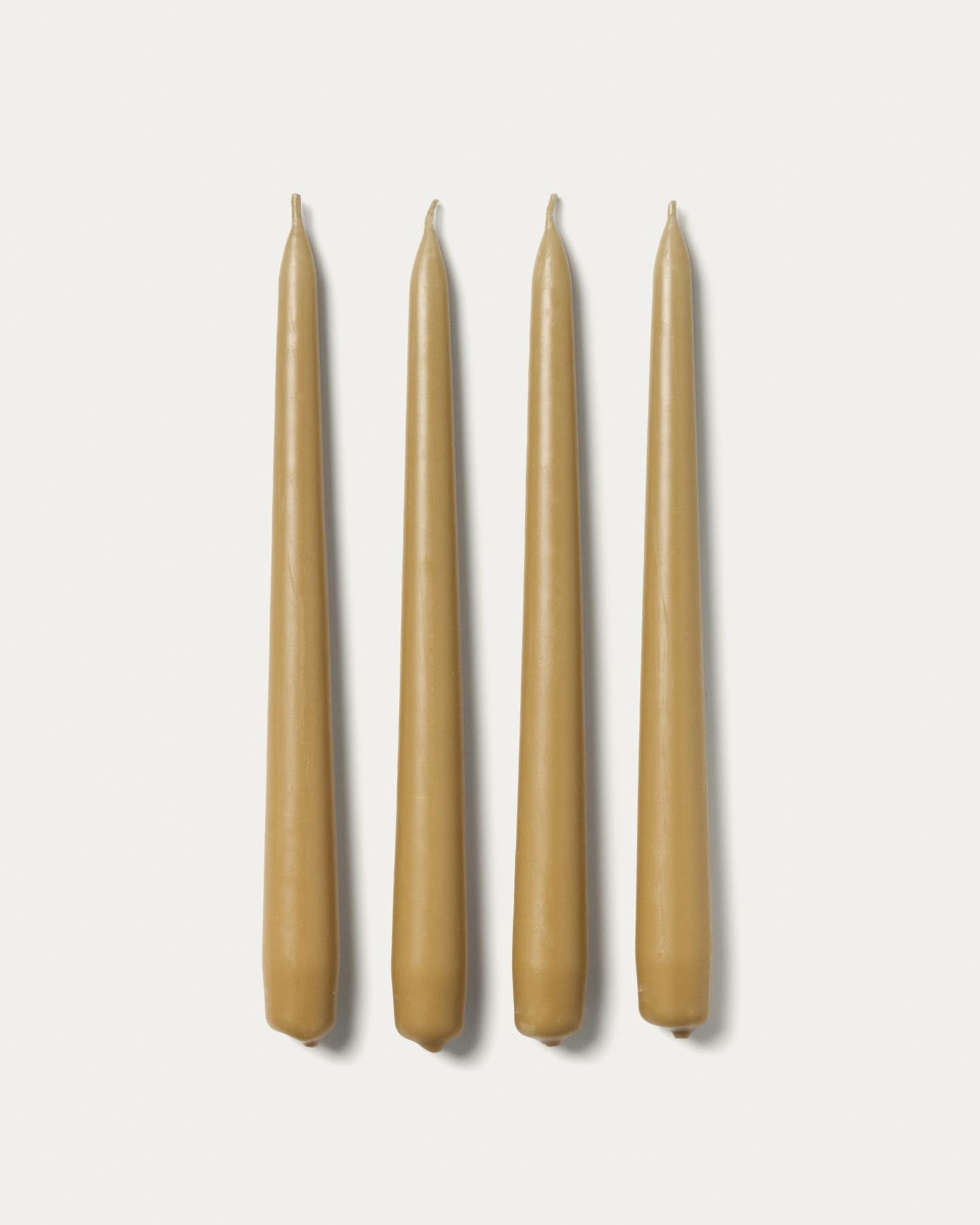 Set Talinen mit 4 beigen Kerzen in Beige präsentiert im Onlineshop von KAQTU Design AG. Kerzen ist von Kave Home