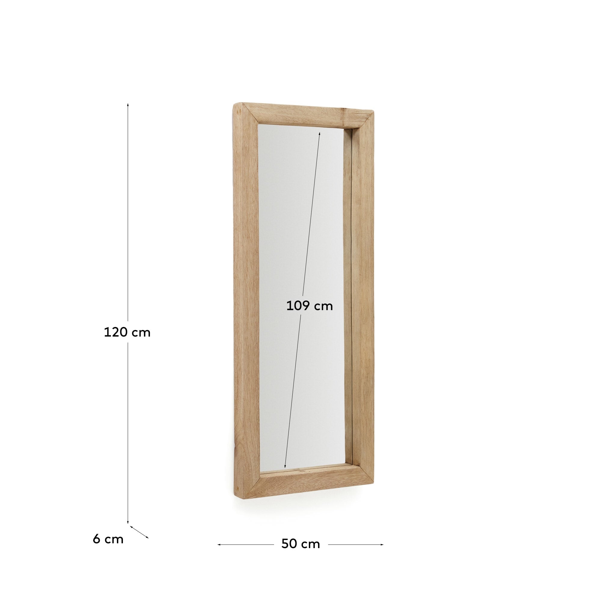 Entdecken Sie den Maden Spiegel von Kave Home: 50 x 120 cm, aus recyceltem Holz, vereint stilvolles Design mit nachhaltiger Eleganz.