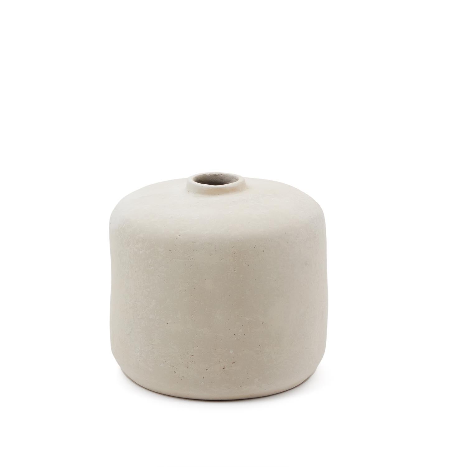 Entdecke die Serina Vase aus Pappmaché in Weiß (36,5 cm) – nachhaltig, modern und perfekt für frische Blumen. Ein Blickfang für jeden Raum!